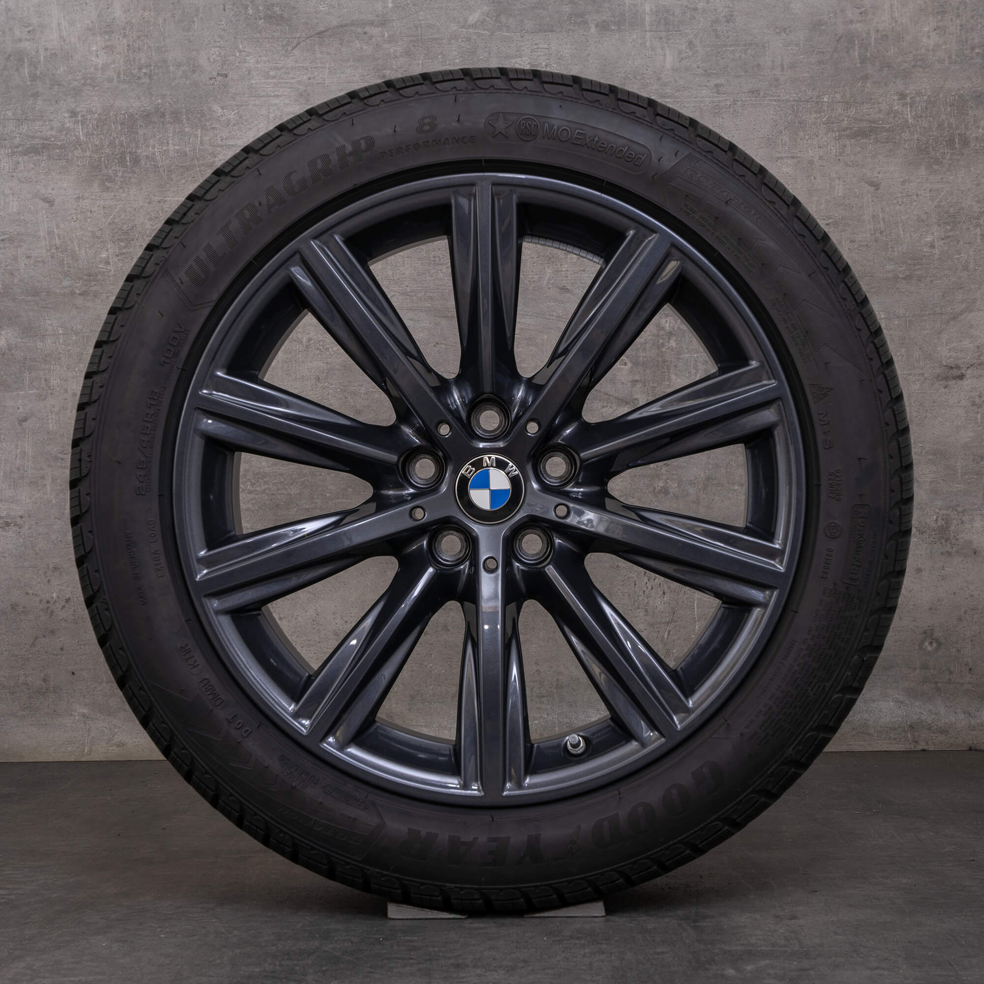 Oryginalne koła zimowe BMW serii 5 18 cali G30 G31 felgi stylizacja 684 6874441 szary himalaya polerowane