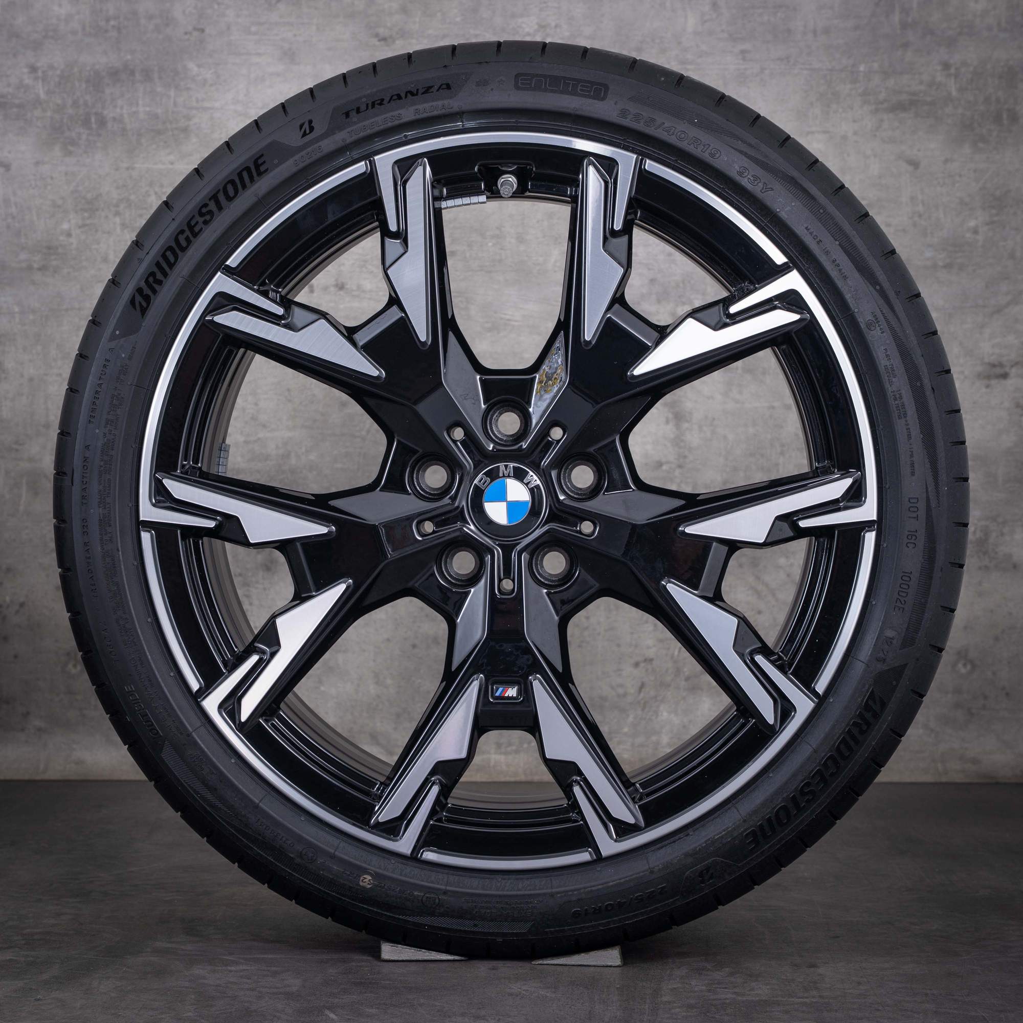 Oryginalne felgi BMW serii 1 i Serii 2 19 cali F70 F74 Gran Coupe opony letnie stylizacja 976 M 5A45267 czarne diamond cut opony letnie
