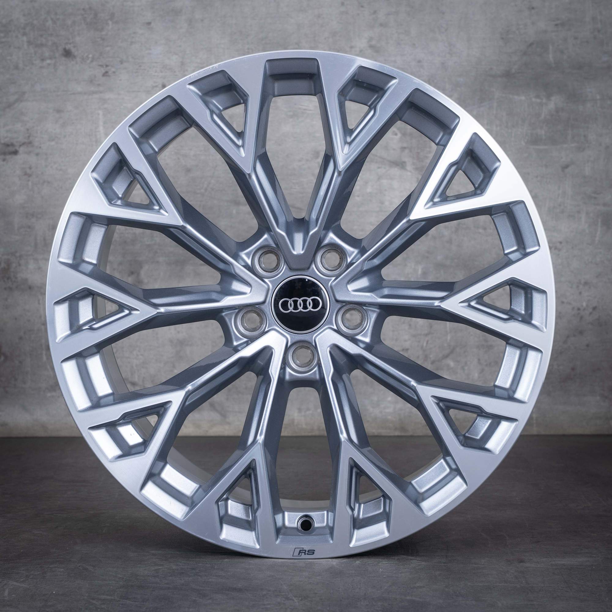 Alkuperäiset Audi RS3 vanteet 19 tuuman 8Y RS kesäpyörät 8Y0601025BM 8Y0601025BN titaani kiillotettu