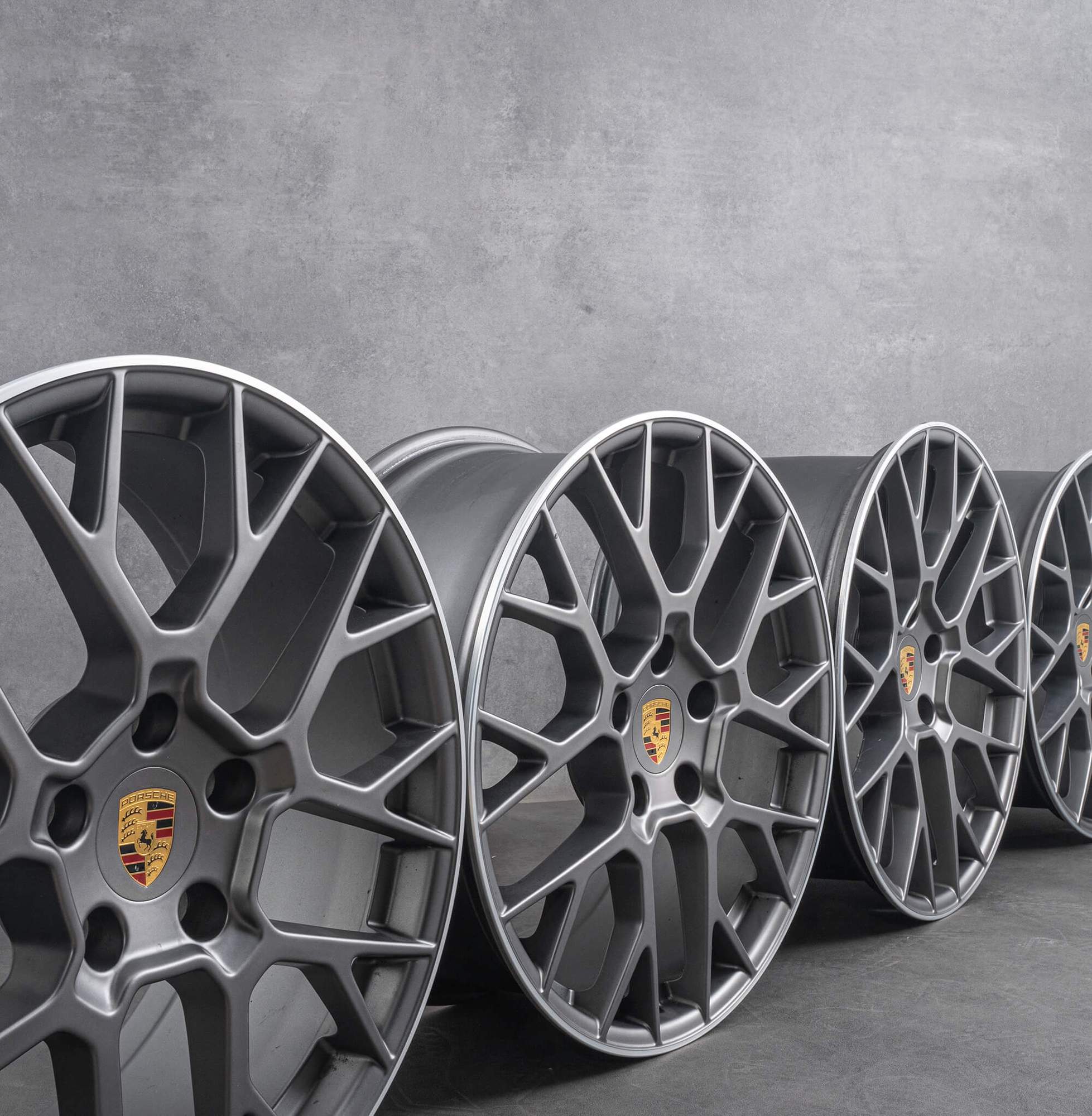 OEM Porsche 992.1 20 21 inch C2 C4 RS Spyder rims 992601025BB Platinum