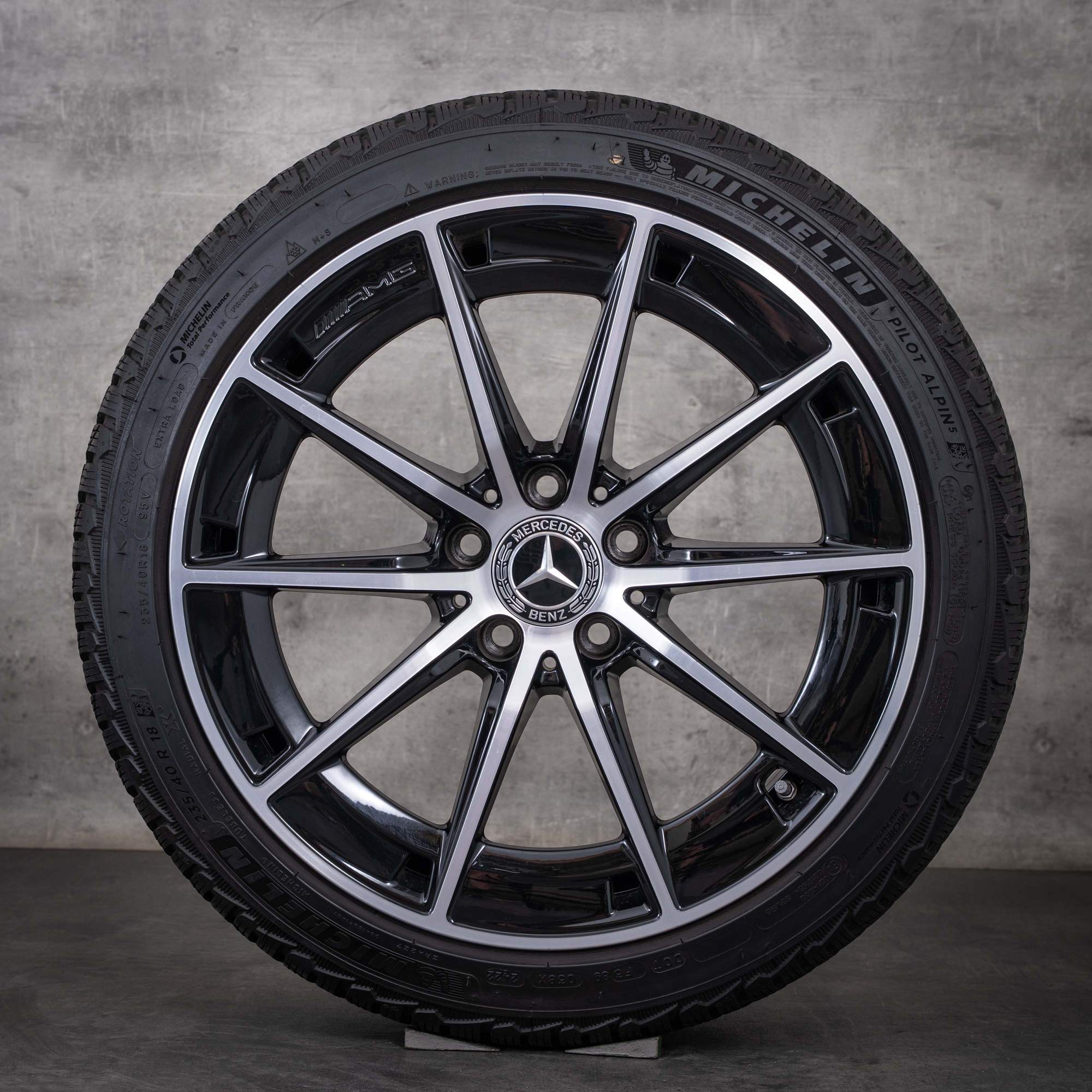 Originální zimní kola Mercedes-Benz Třídy A A35 AMG 4Matic 18 palců W177 V177 disky A1774014300 černé s diamond cutem
