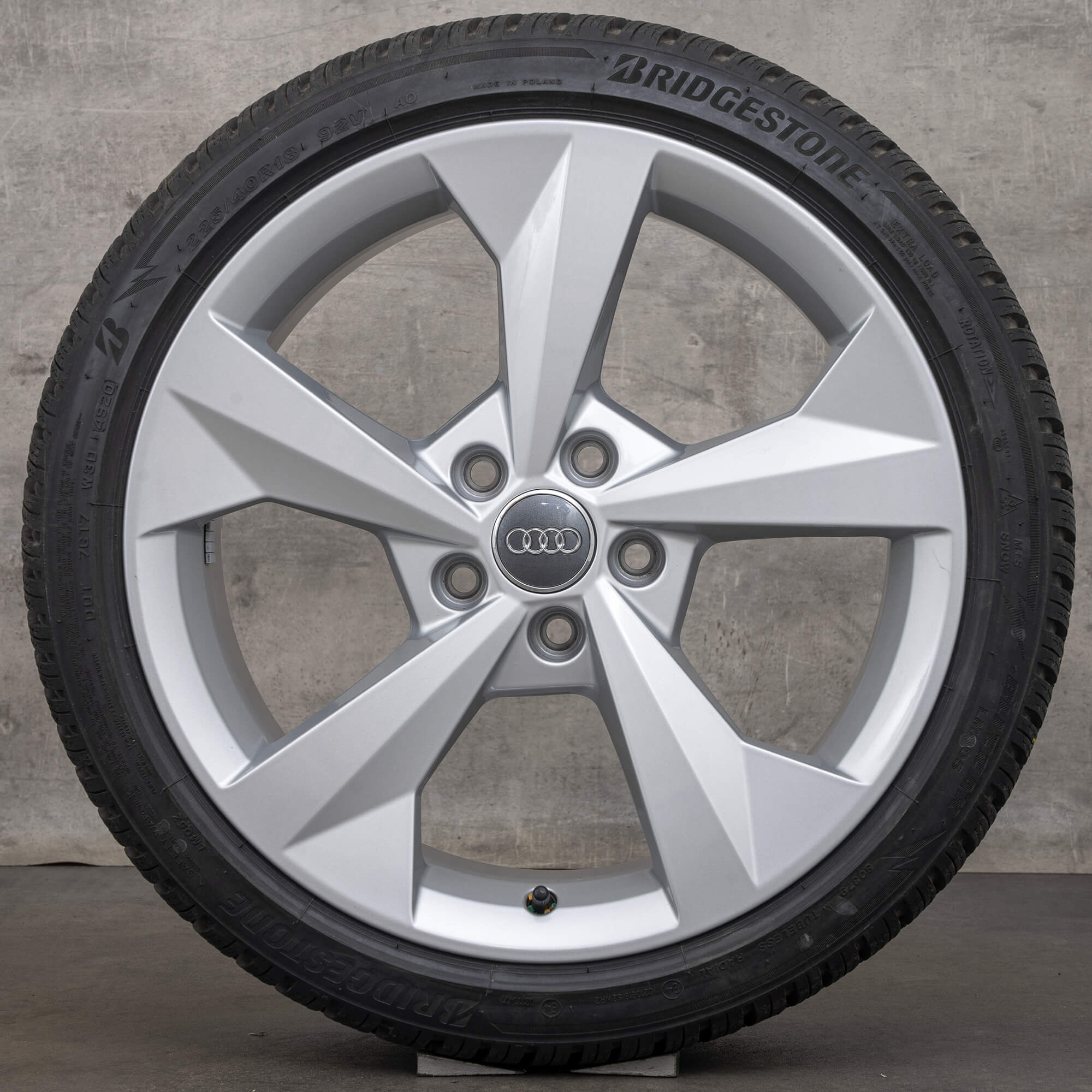 Audi A3 S3 8Y zimni alu kola pneumatiky 18 palcové hliníkové ráfky 8Y0601025J 6,5 mm