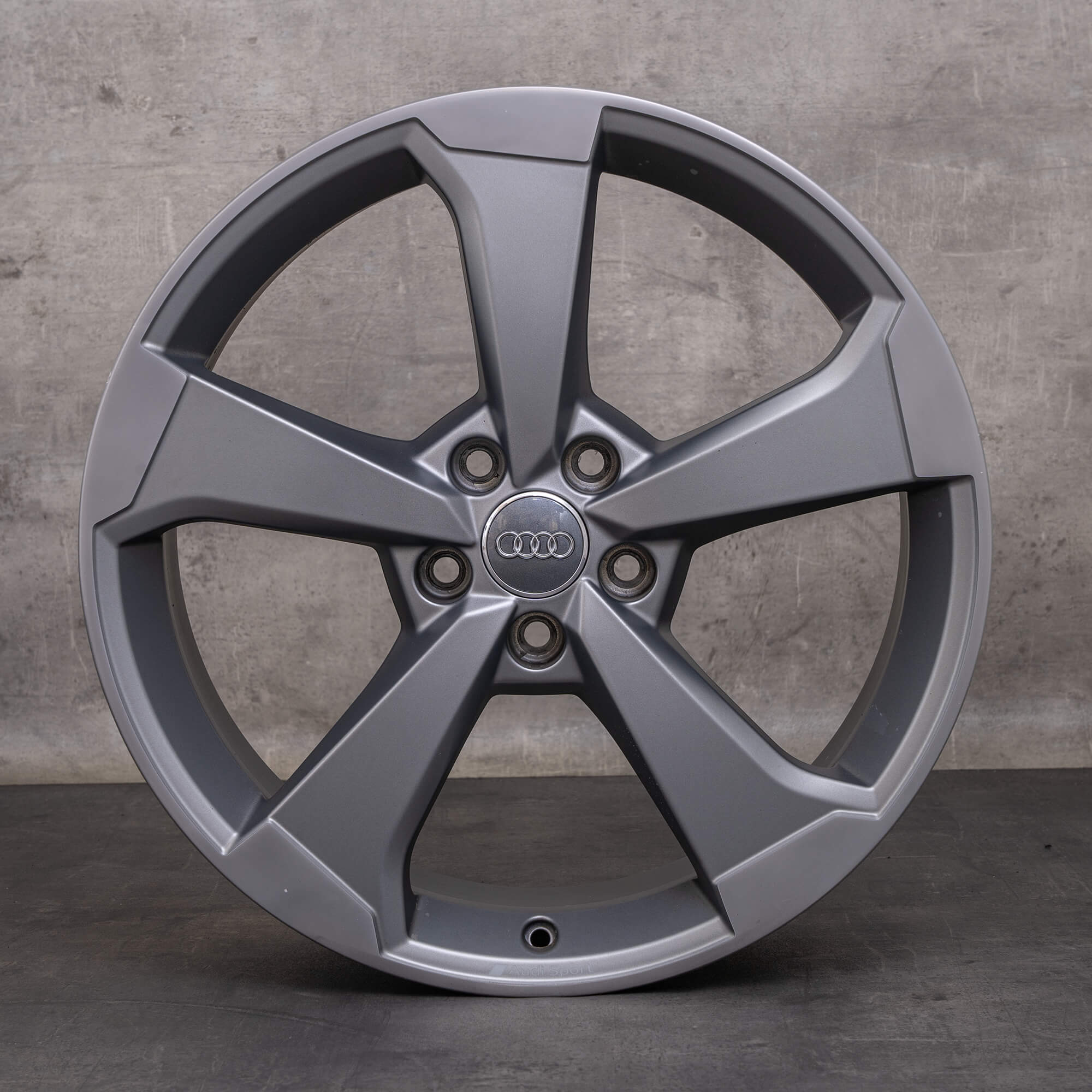 Llantas originales Audi de 19 pulgadas A3 S3 RS3 8V Rotor titanio mate pulido 8V0601025ET