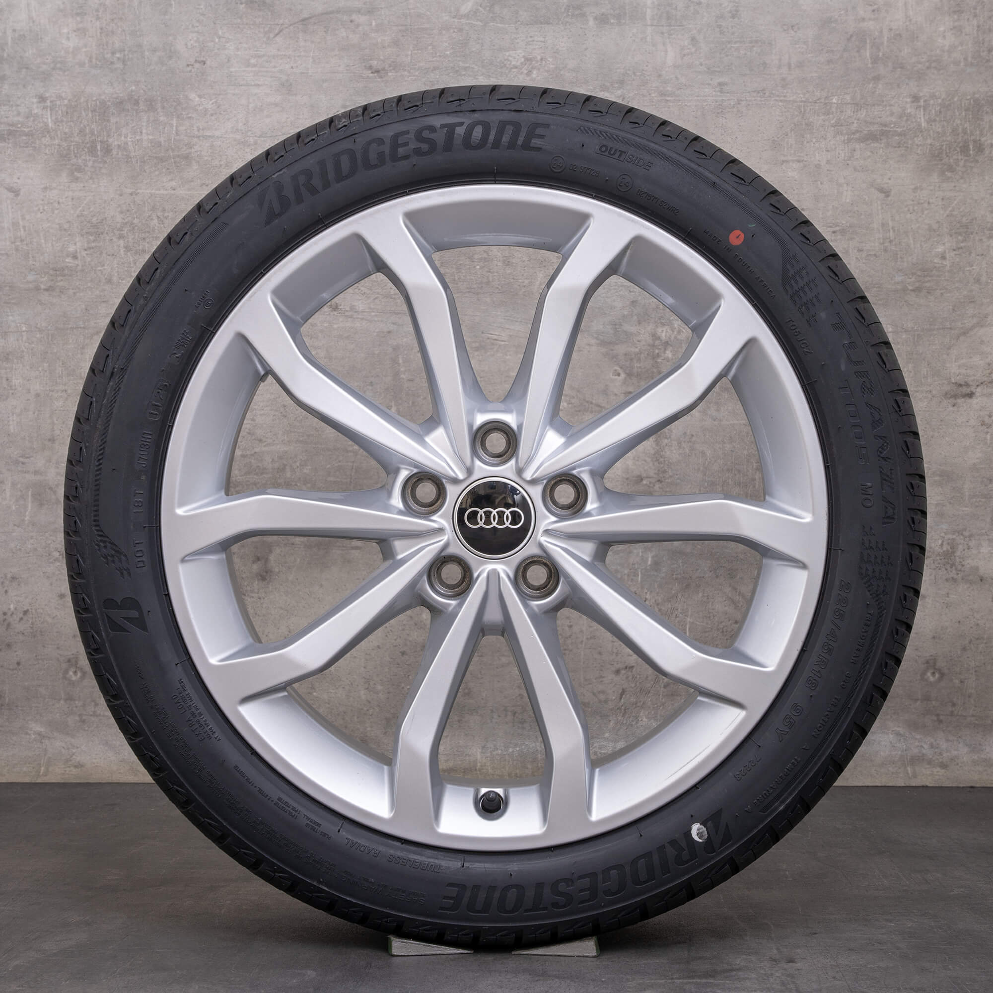 OEM Audi A4 S4 18-inch 8W B9 summer wheels 8W0601025H Silver