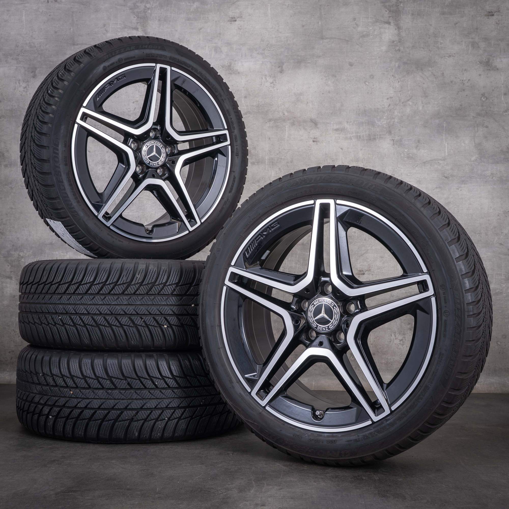 Original Mercedes-Benz A- och B-klass samt CLA AMG vinterhjul 18 tum W177 V177 W247 X118 C118 fälgar A1774011500 svarta frontpolerade
