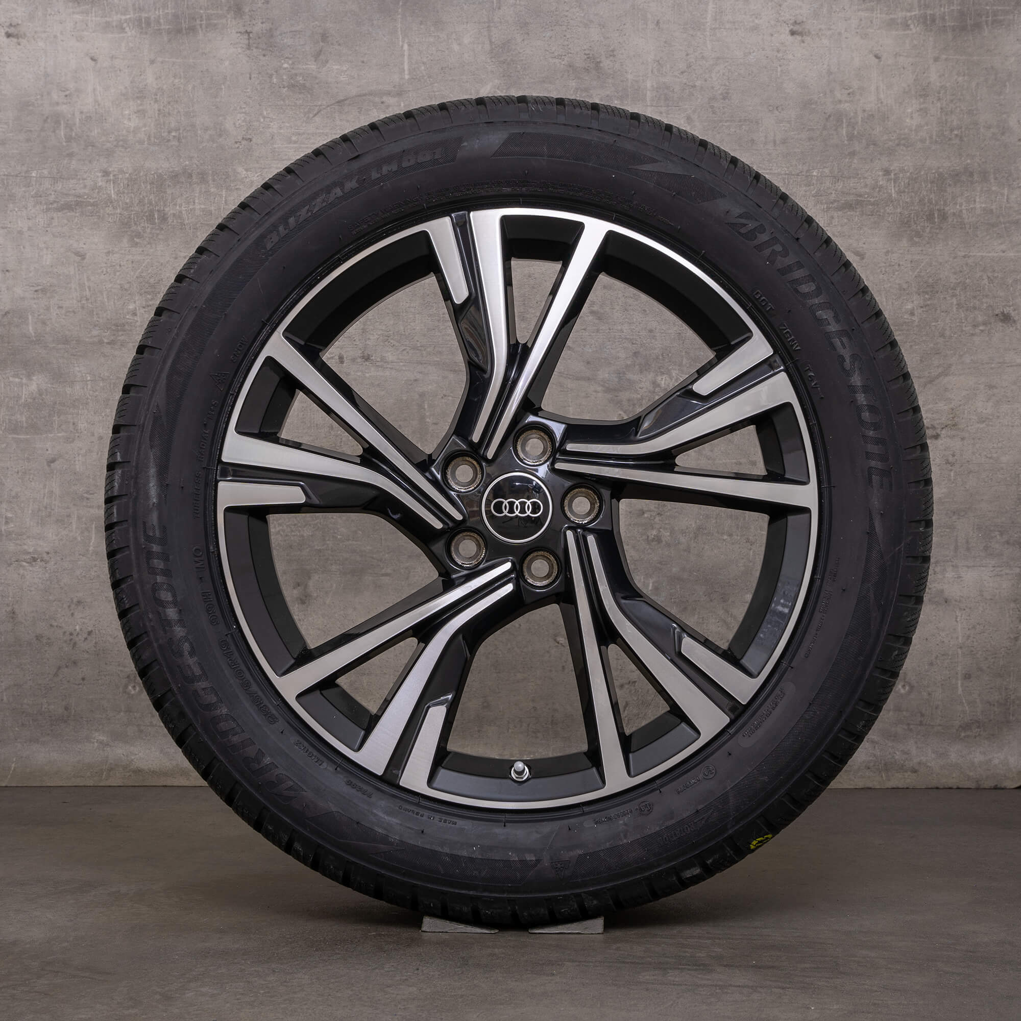 Originální zimni alu kola Audi Q3 & Sportback 19 palcové disky F3 83G601025J černé lesklé soustružené