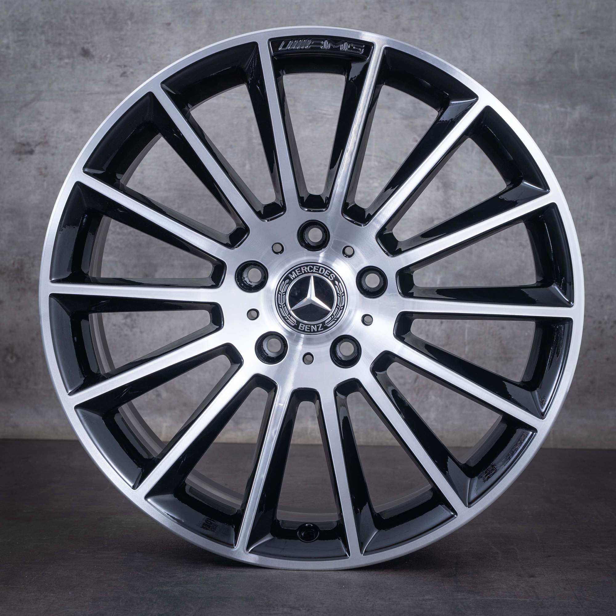 Original Mercedes Benz G-Klasse AMG Winterräder 20 Zoll W463 G350d G400d G500 Felgen A4634011700 schwarz front glanzgedreht NEU
