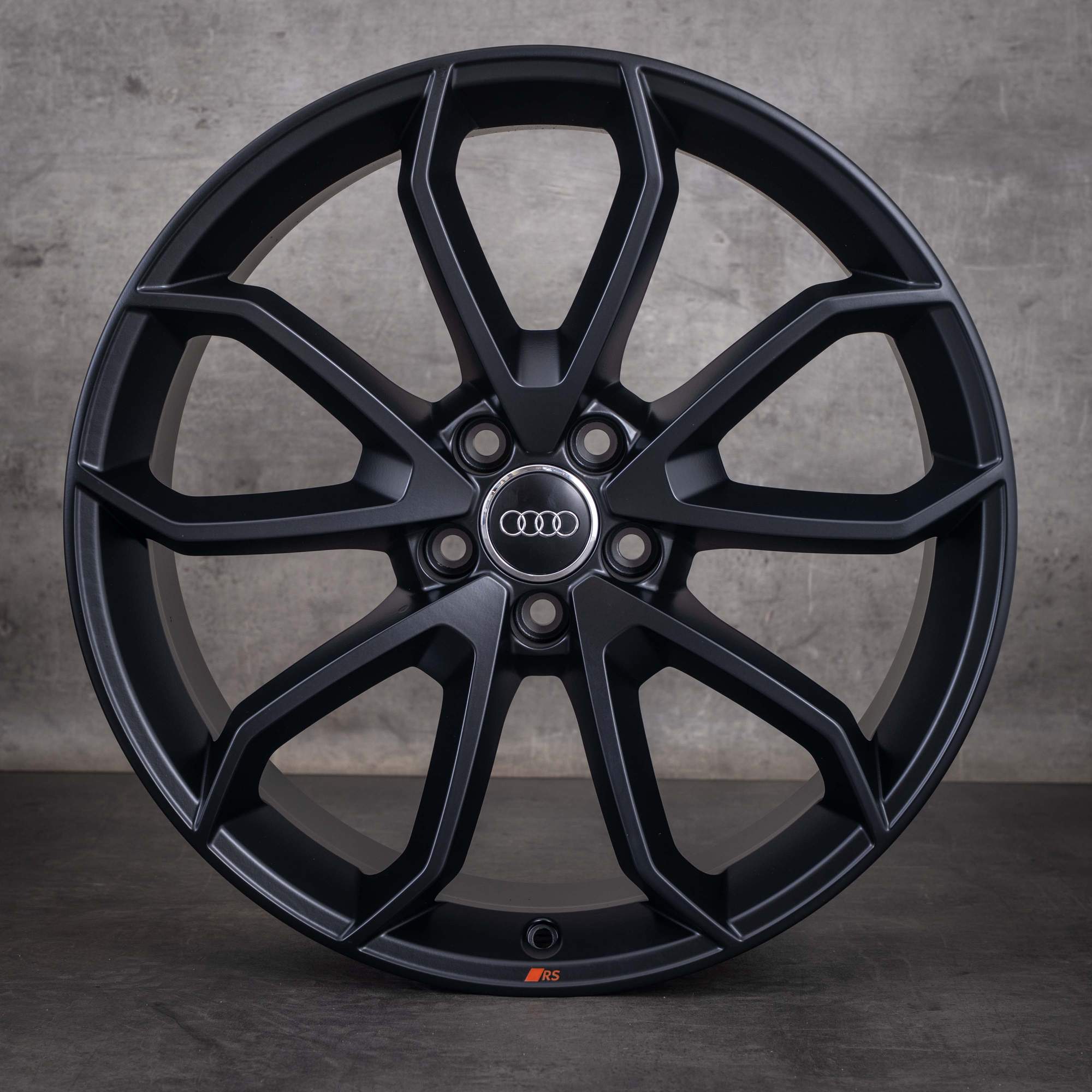 Oryginalne felgi do Audi Q3 RSQ3 20 cali 8U 8U0601025AE wzór plastra miodu matowa czerń