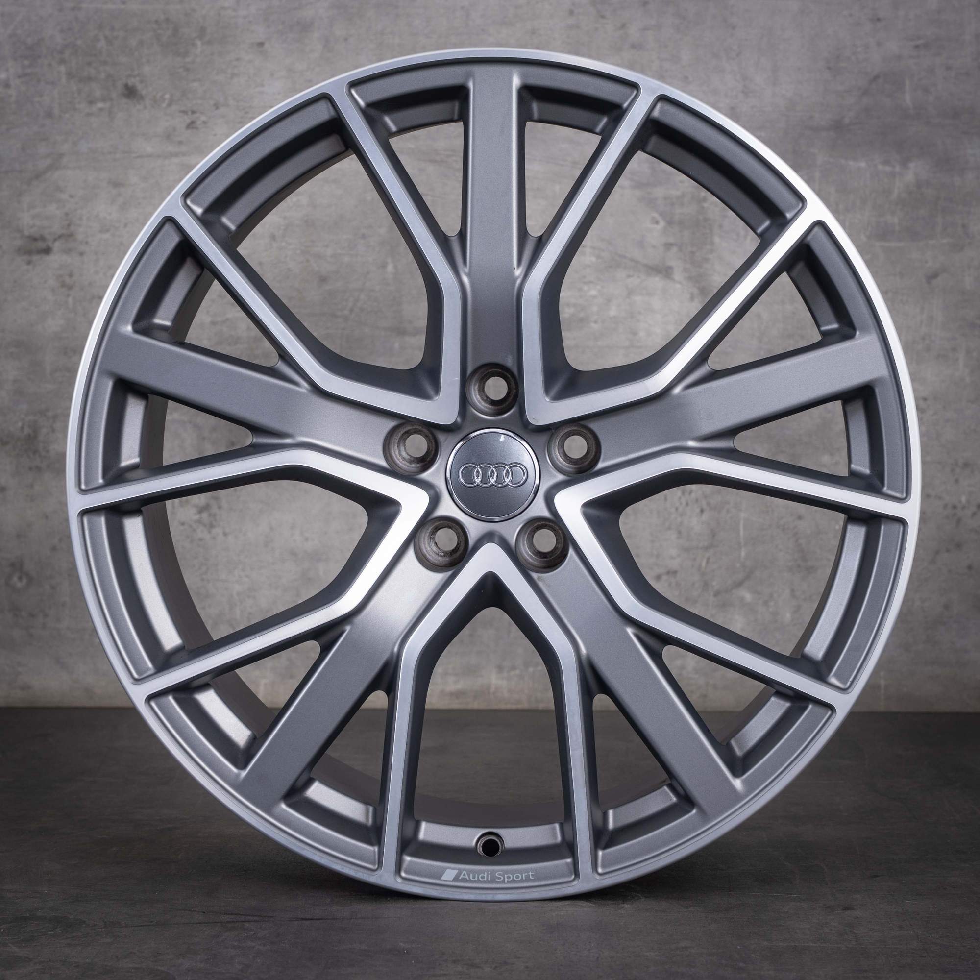 Originale Audi Q3 vinterhjul 21 tommer F3-fælge 83A601025AE titanmat foran diamond cut - hjul 3 af 4