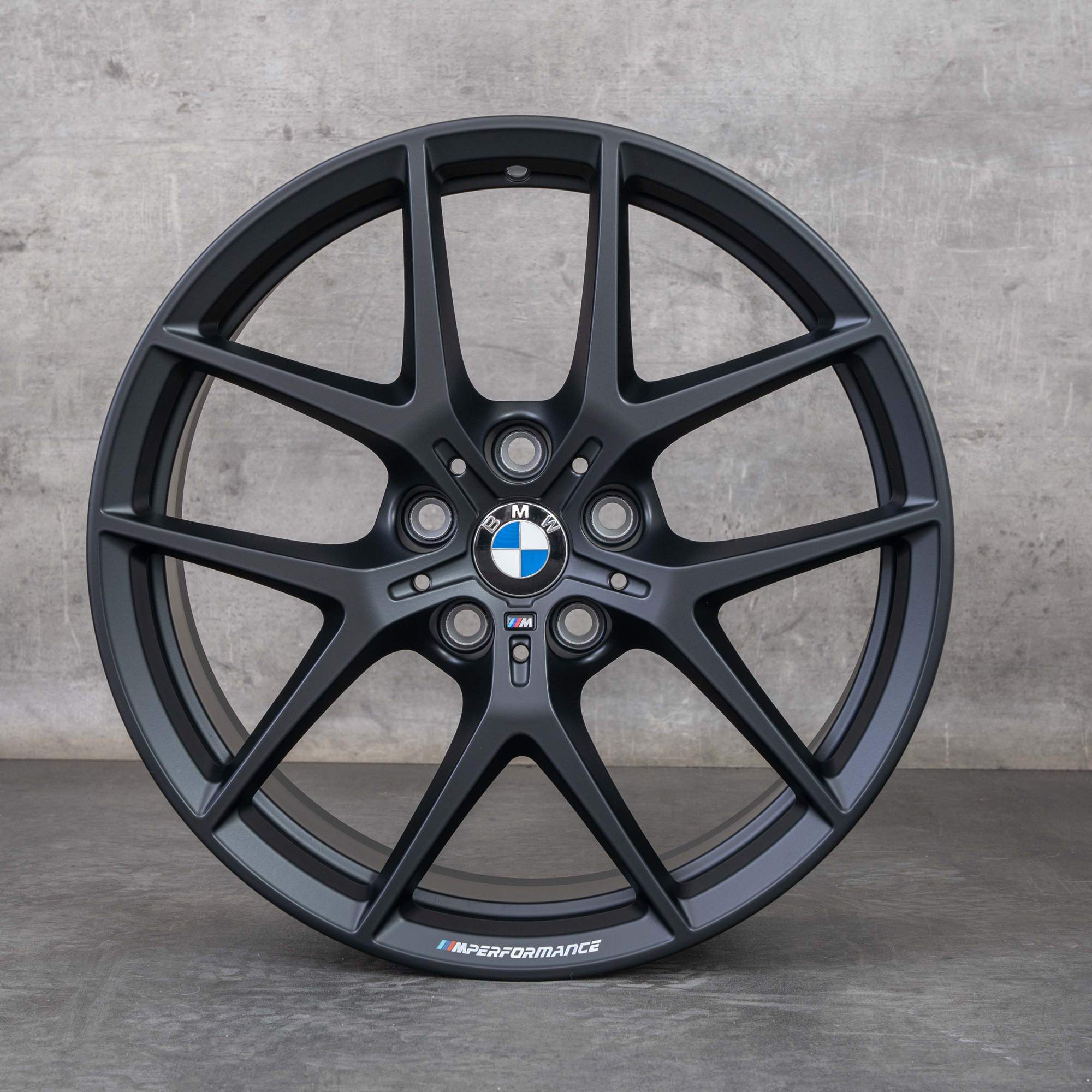Oryginalał BMW Seria 1 2 felgi 18 cali F40 F44 Gran Coupe Styling 554 M 8092354 czarny mat
