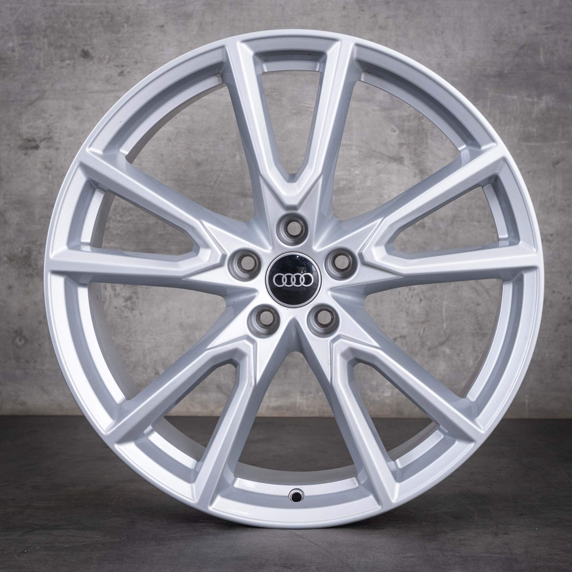 OEM Audi Q5 SQ5 20inch FY Rims 80A071490A Vox Design Aluminum Rims Silver - rim 1 of 4