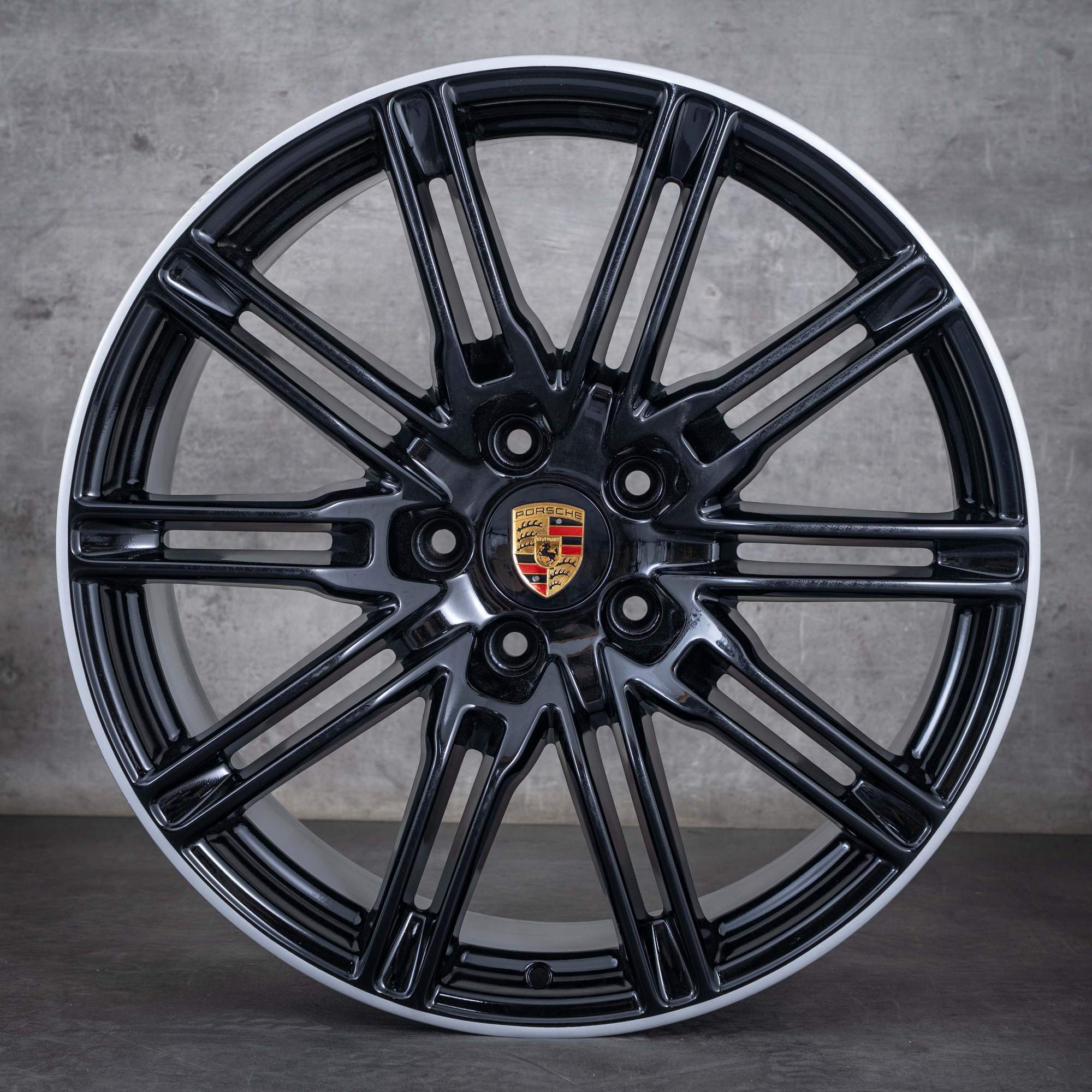 Alkuperäiset Porsche Cayenne 21 tuuman 958 E2 7P5601025L mustan hopean kiiltävät vanteet