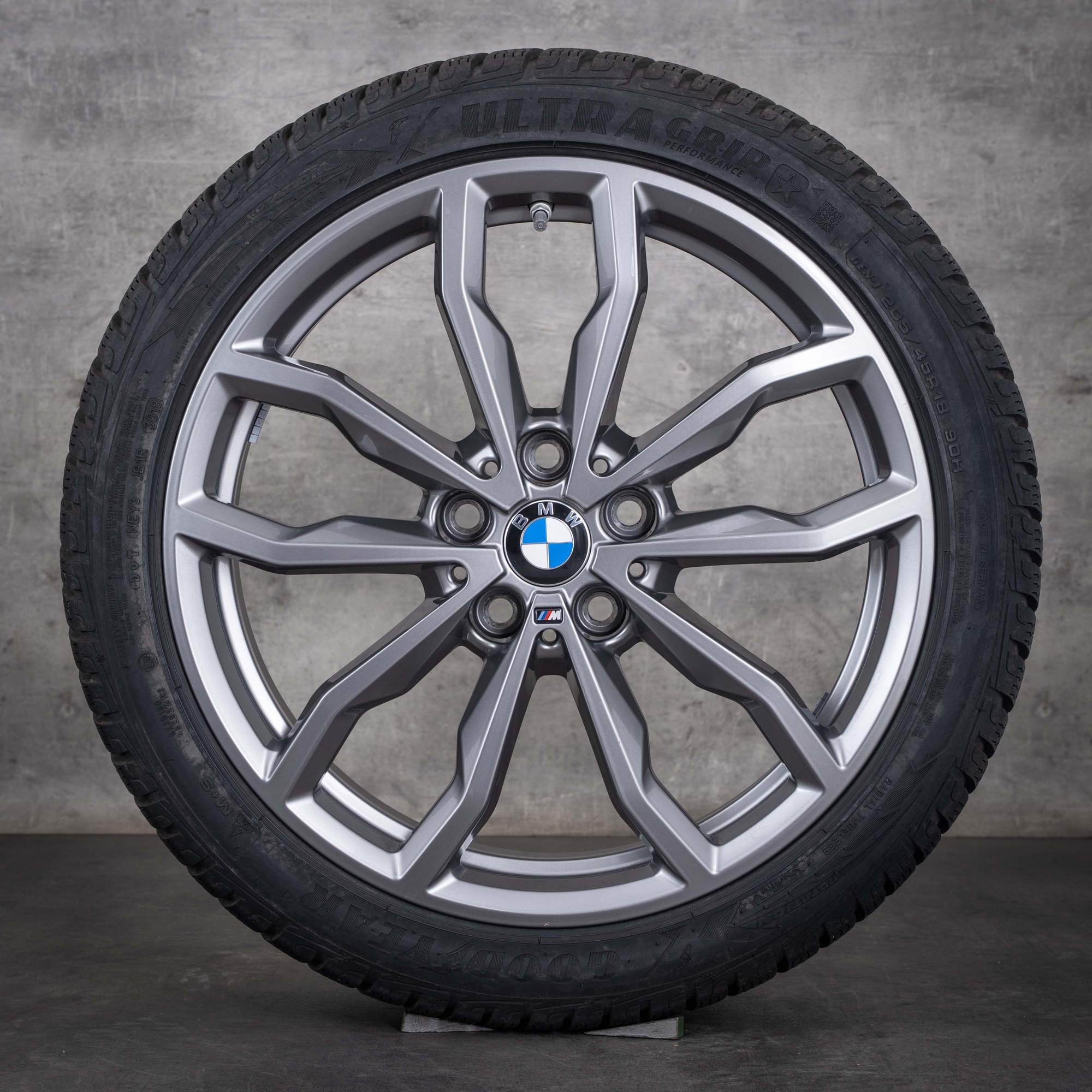 Oryginalne koła zimowe BMW serii 1 i Seria 2, 18 cali, F40, F44, Gran Coupe, stylizacja 771 M, 6877550, kolor ferric grey, połysk