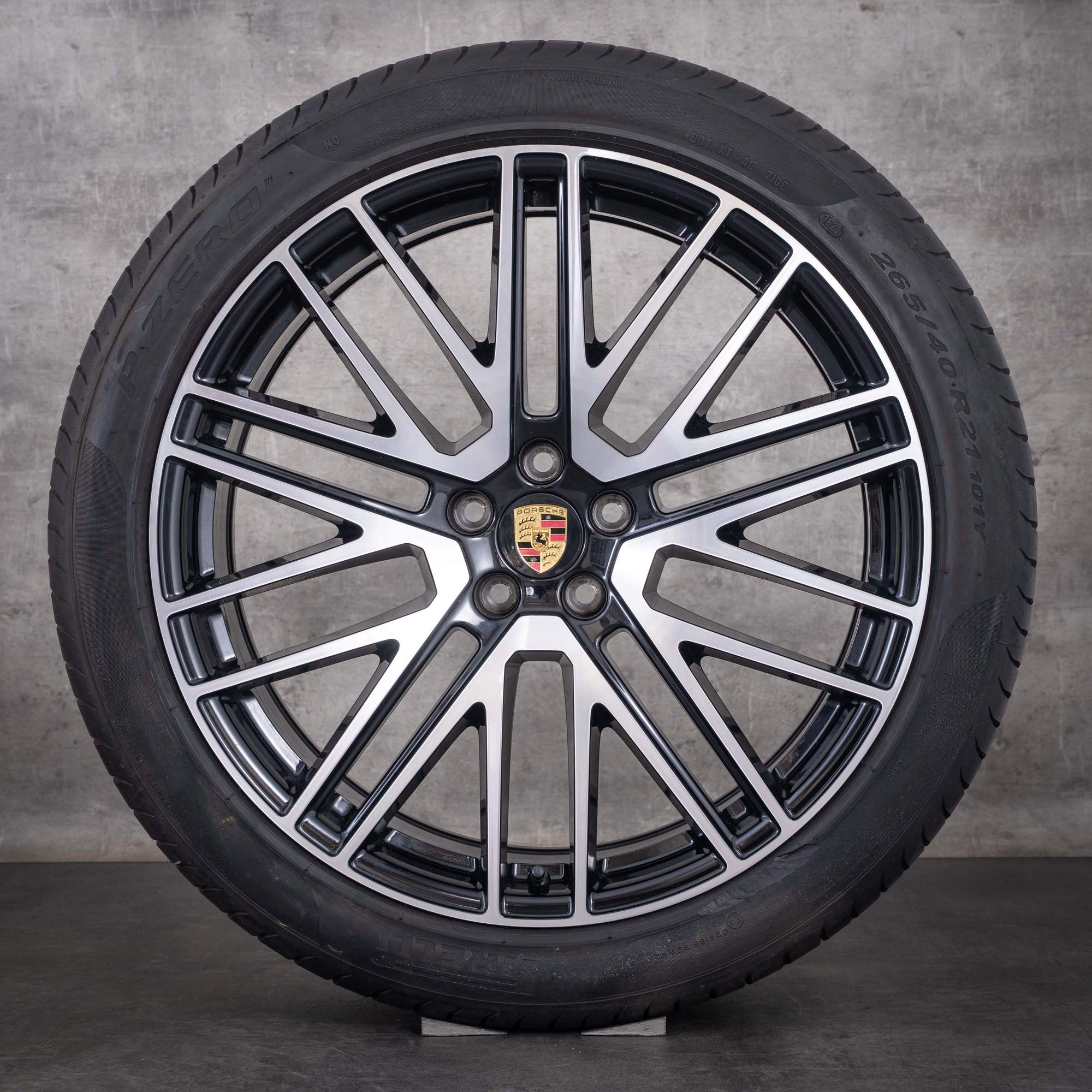 Oryginalne felgi Porsche Macan III 21 cali – opony letnie 95B044668 czarne z efektem diamond cut