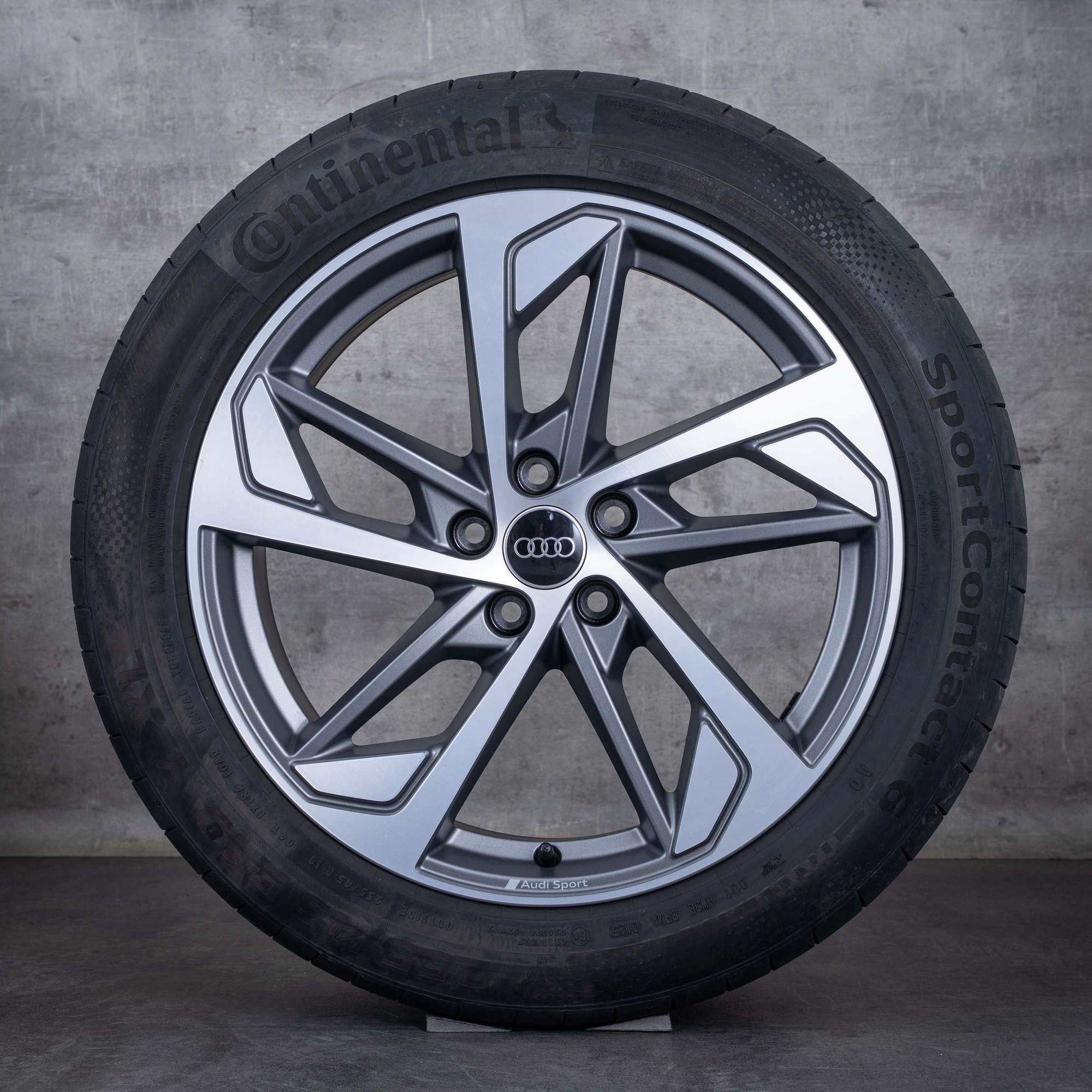 Alkuperäiset Audi Q3 vanteet 19 tuuman F3 kesäpyörät 83A601025 Trapezoid titan matti-kiillotettu
