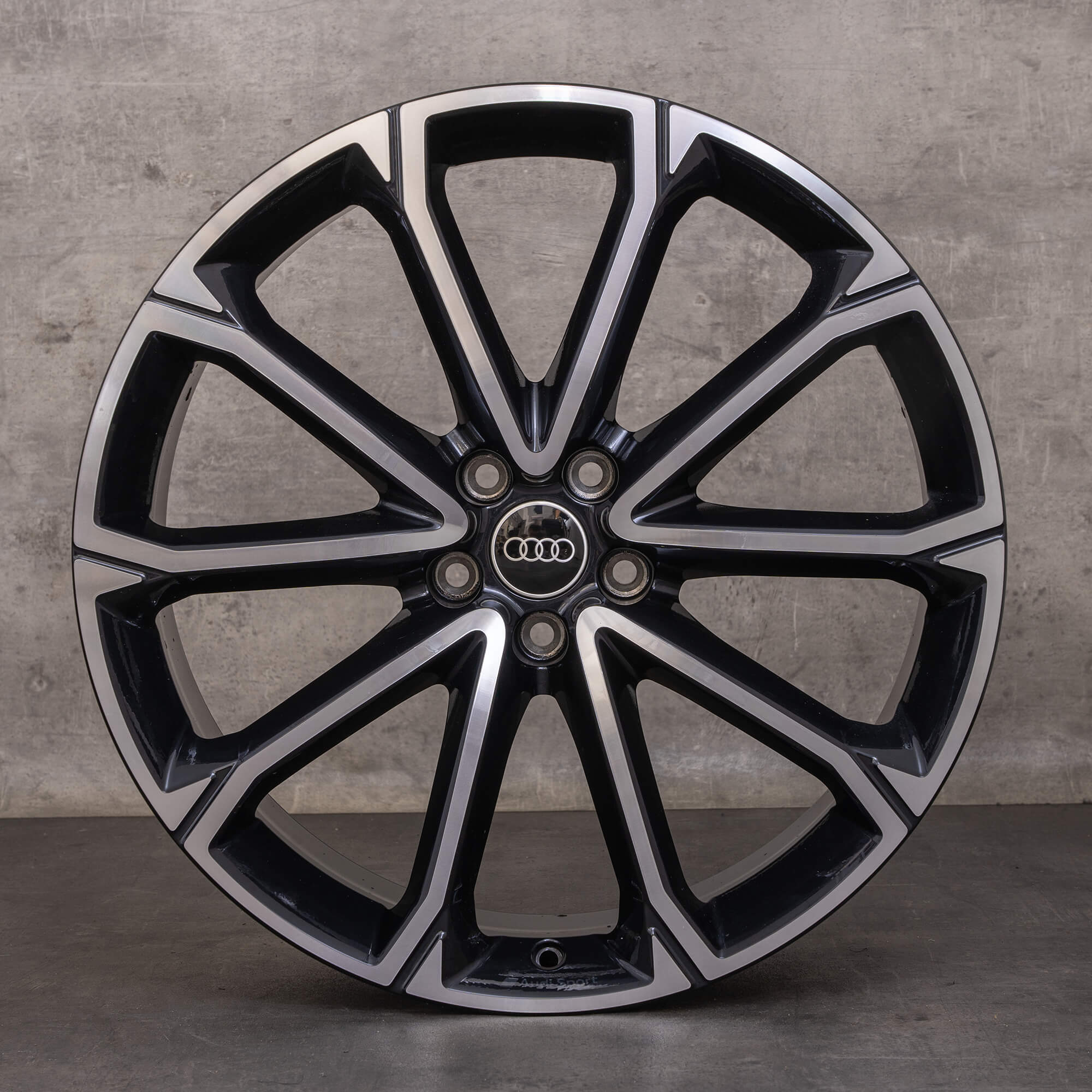 Alkuperäiset Audi RS Q3 vanteet 21 tuuman F3 83A601025AK kesäpyörät musta kiillotettu.