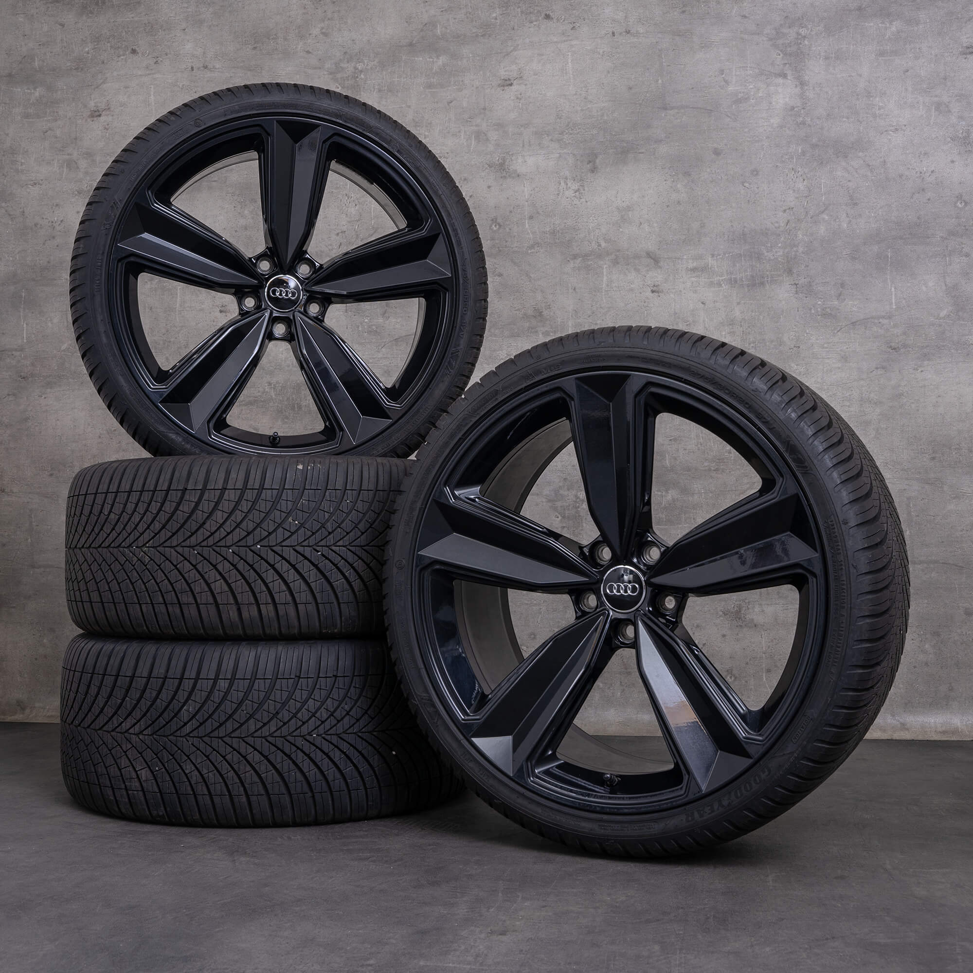 Original Audi RS4 RS5 Felgen 20 Zoll B9 8W F5 Allwetterreifen 8W0601025CS Peak schwarz glanz