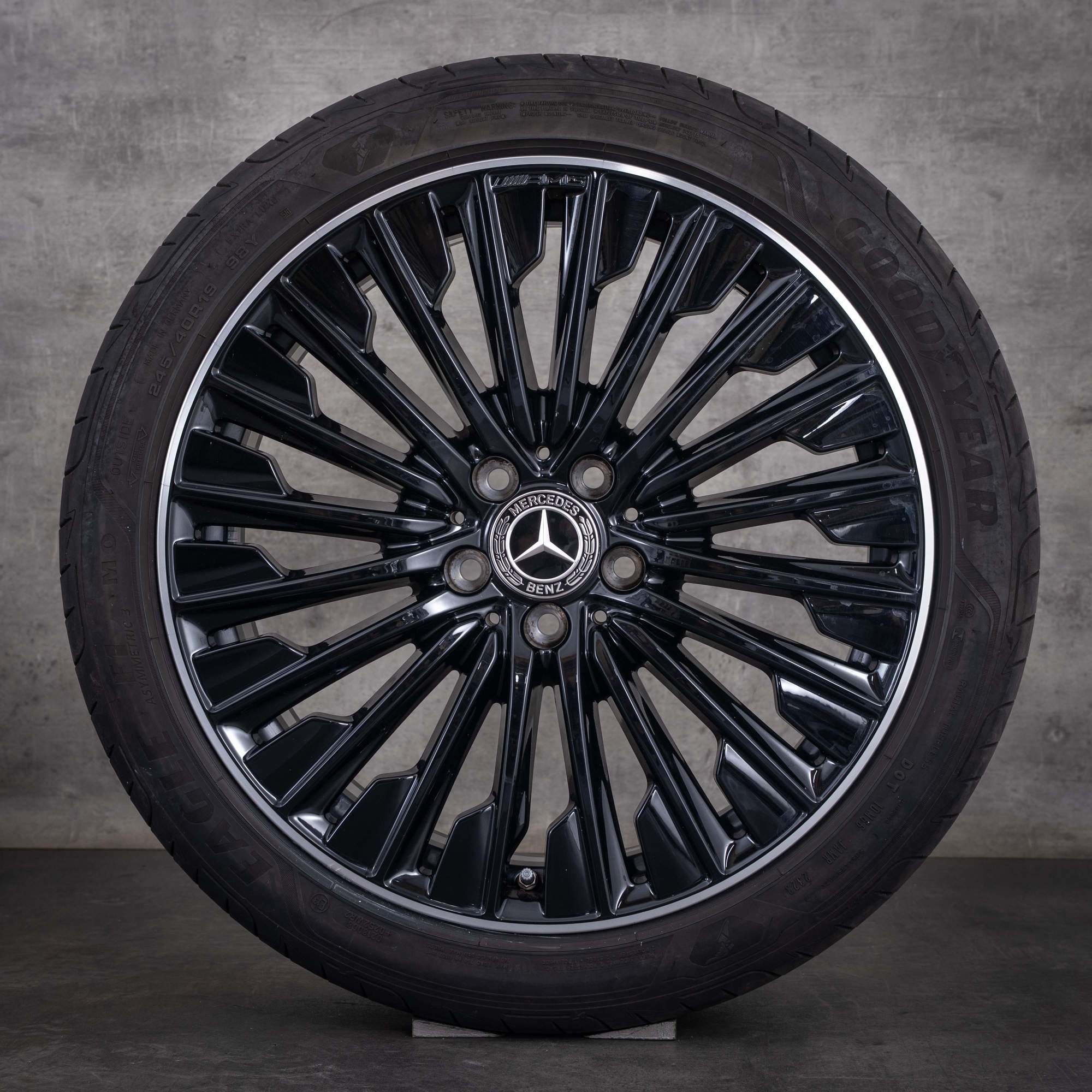 Original Mercedes Benz CLE AMG Felgen 19 Zoll C236 A236 Sommerräder A2364011900 A2364012000 schwarz rand glanzgedreht - Rad 1 von 4
