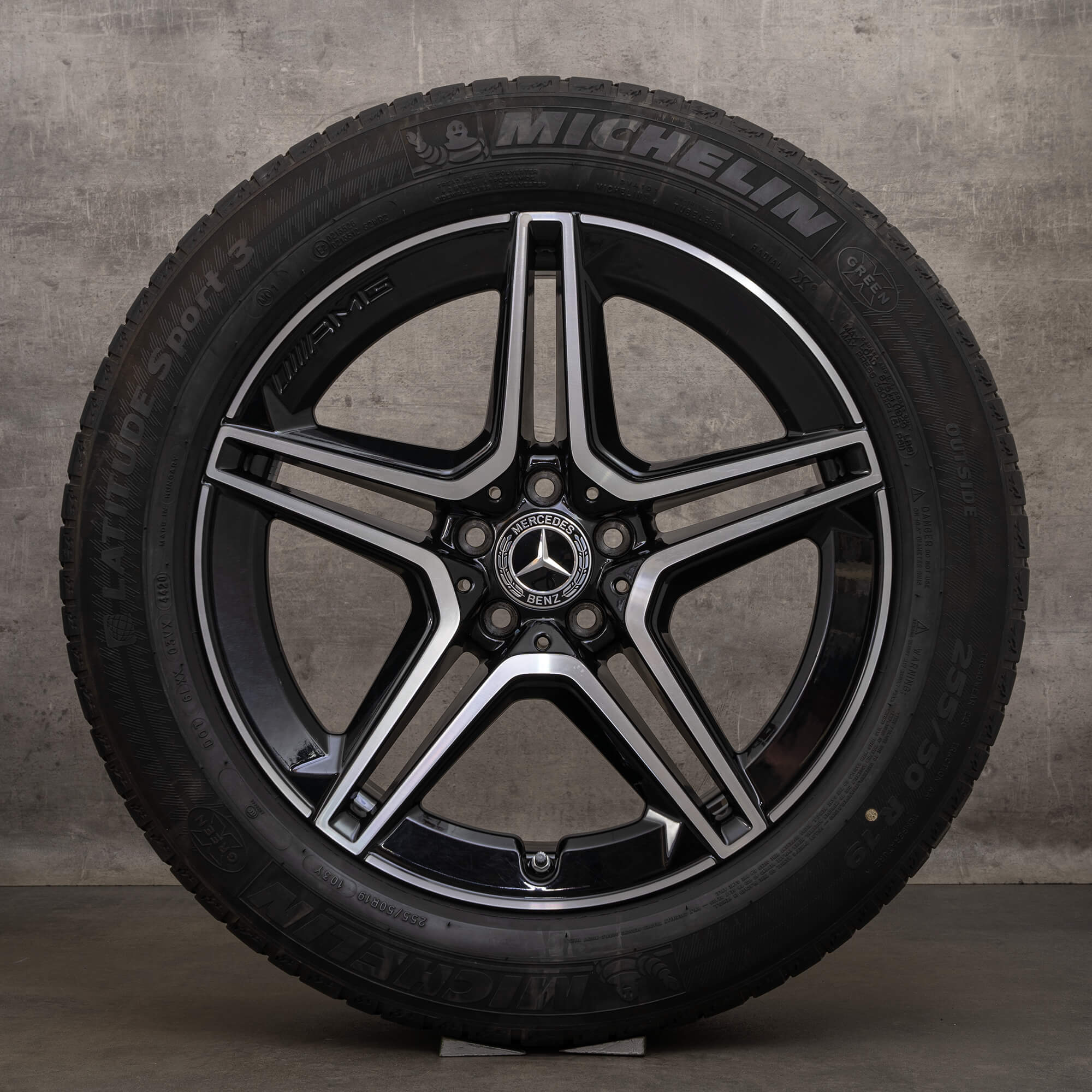 Oryginalne koła zimowe do Mercedesa-Benz GLC 43 AMG 19 cali felgi C253 numery katalogowe A2534015300 A2534015400 czarne z efektem diamond cut