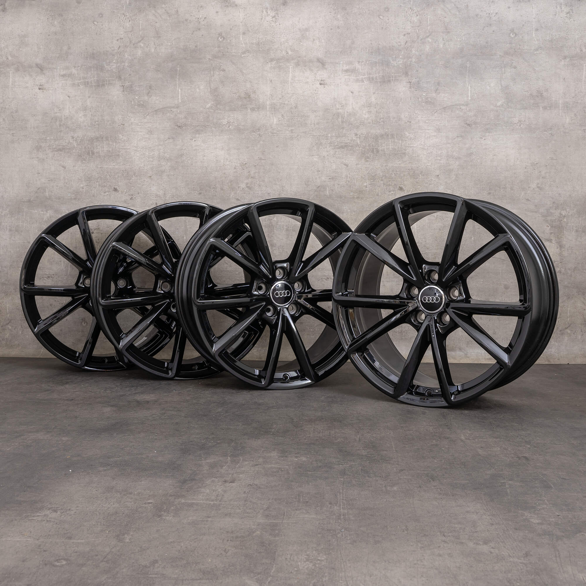 Originale Audi A4 S4 felger 19 tommer B8 8K 8K0601025CT svart blank