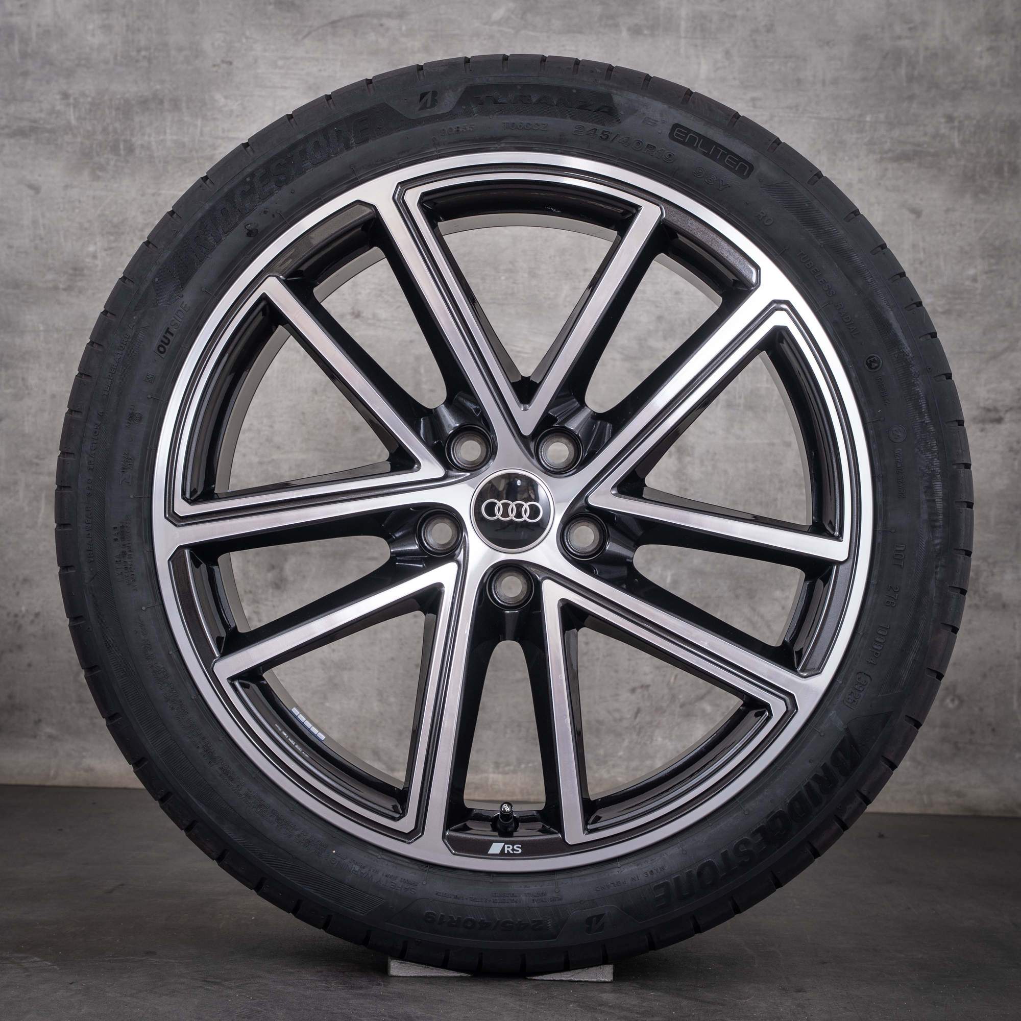 Oryginalne felgi Audi A5 S5 19 cali B10 – opony letnie 8B3601025BA czarne metaliczne w technologii diamond cut z połyskiem