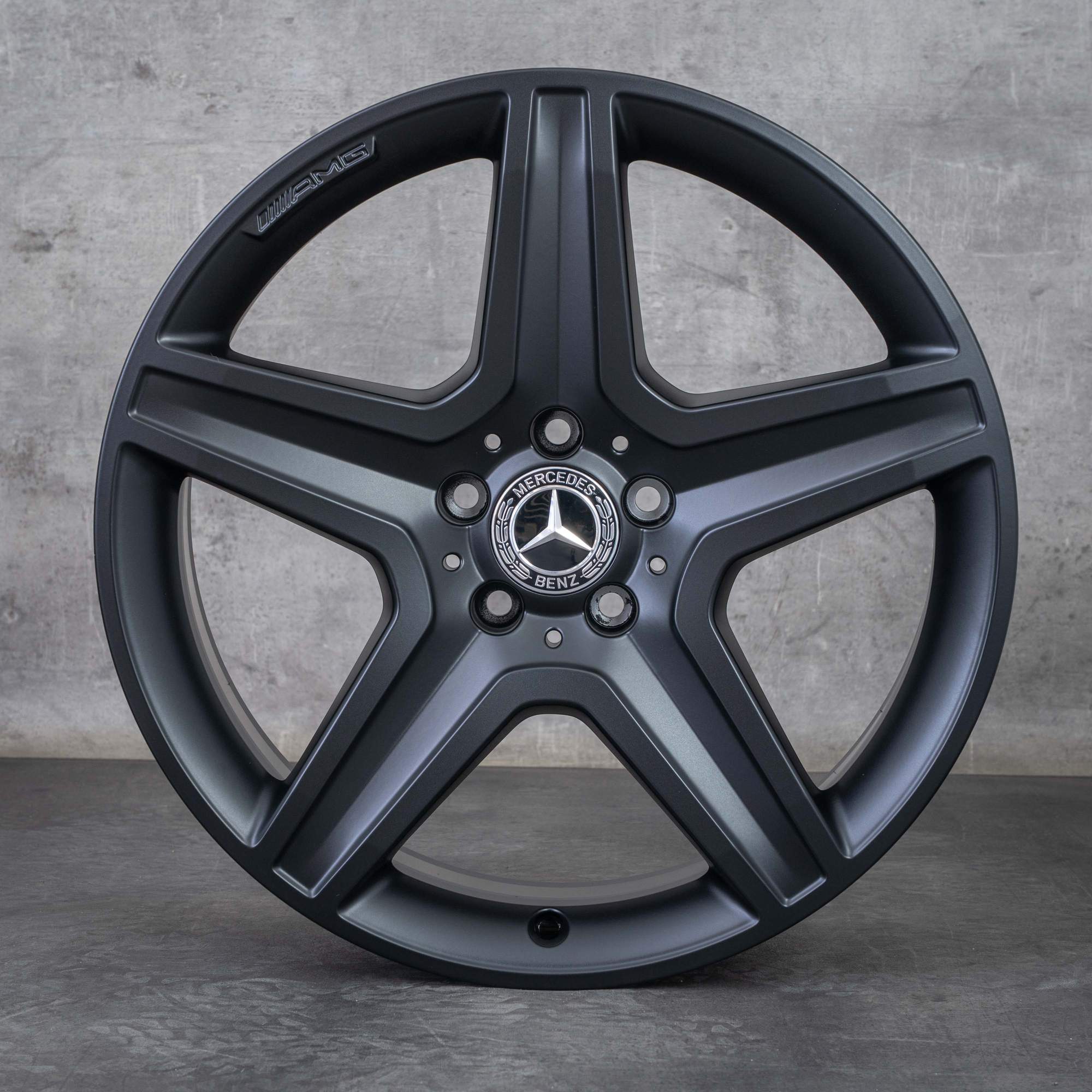 Alkuperäiset AMG Mercedes Benz GLA & 45 vanteet 19 tuuman X156 A1564010600 musta matta.