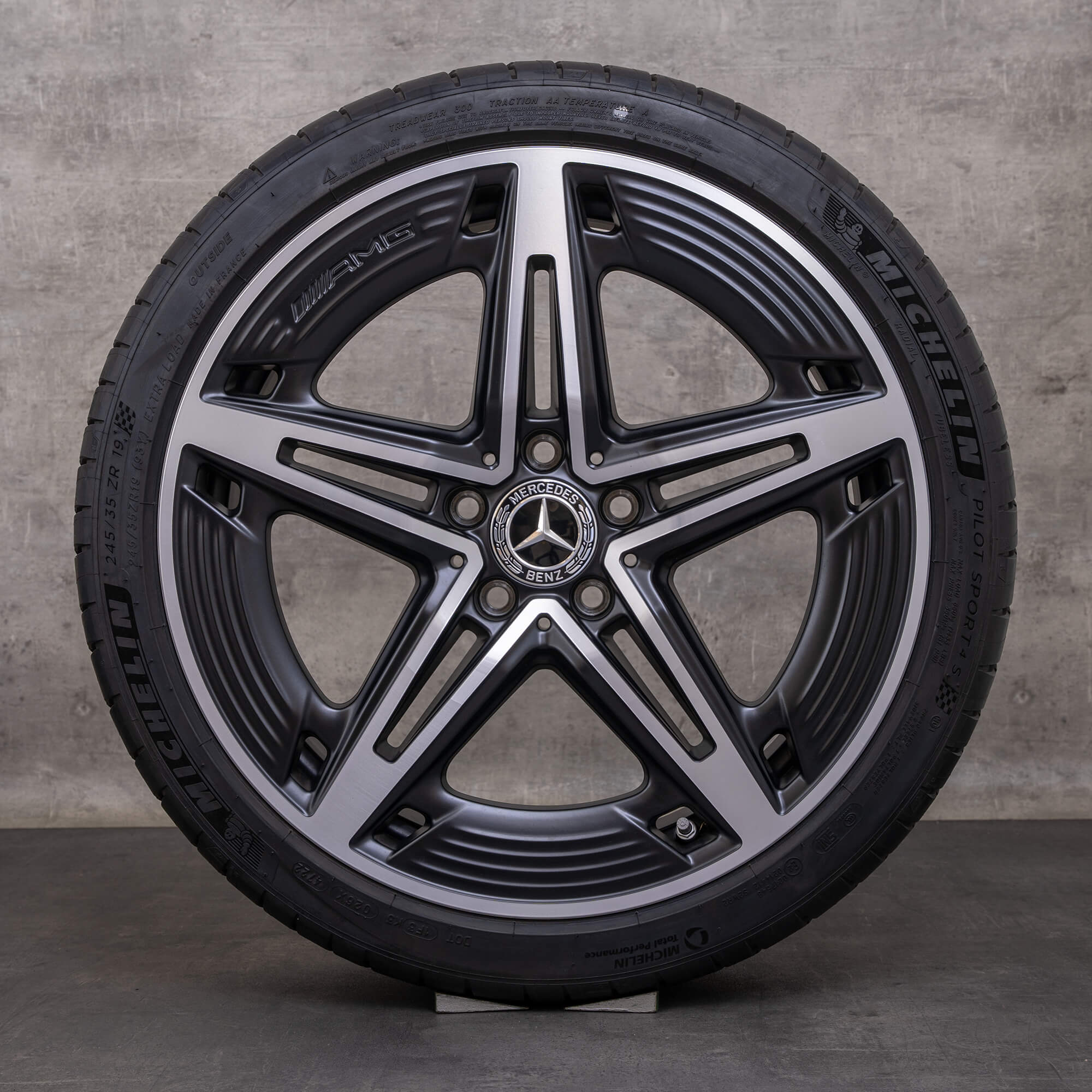 Original Mercedes Benz CLA 35 AMG Felgen 19 Zoll Shooting Brake X118 Sommerräder A1184010600 schwarz matt glanzgedreht