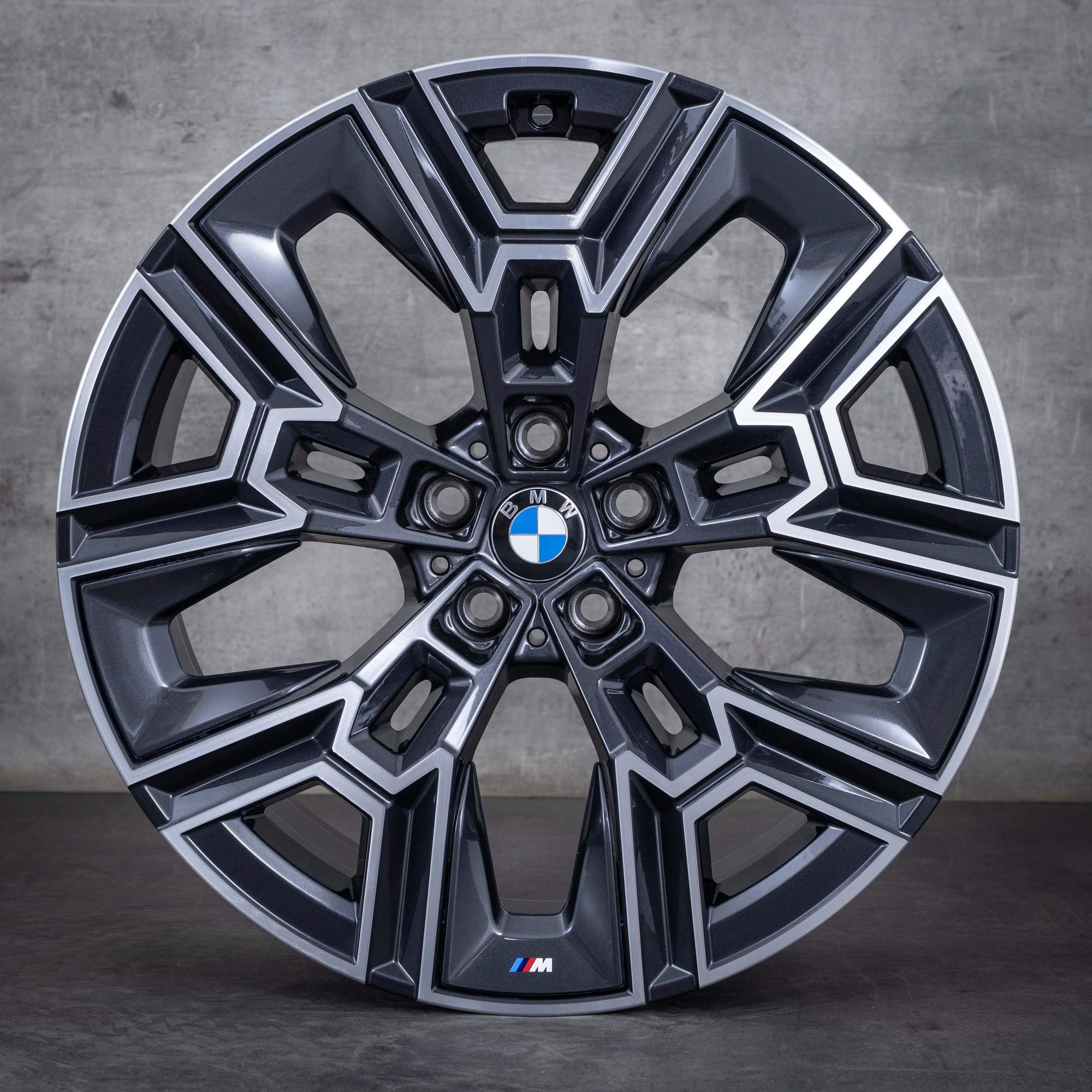 Oryginalne felgi BMW serii 5 i5 20 cali G60 G61 Styling 939 M 5A324E8 5A324E9 midnight grey Polerowane