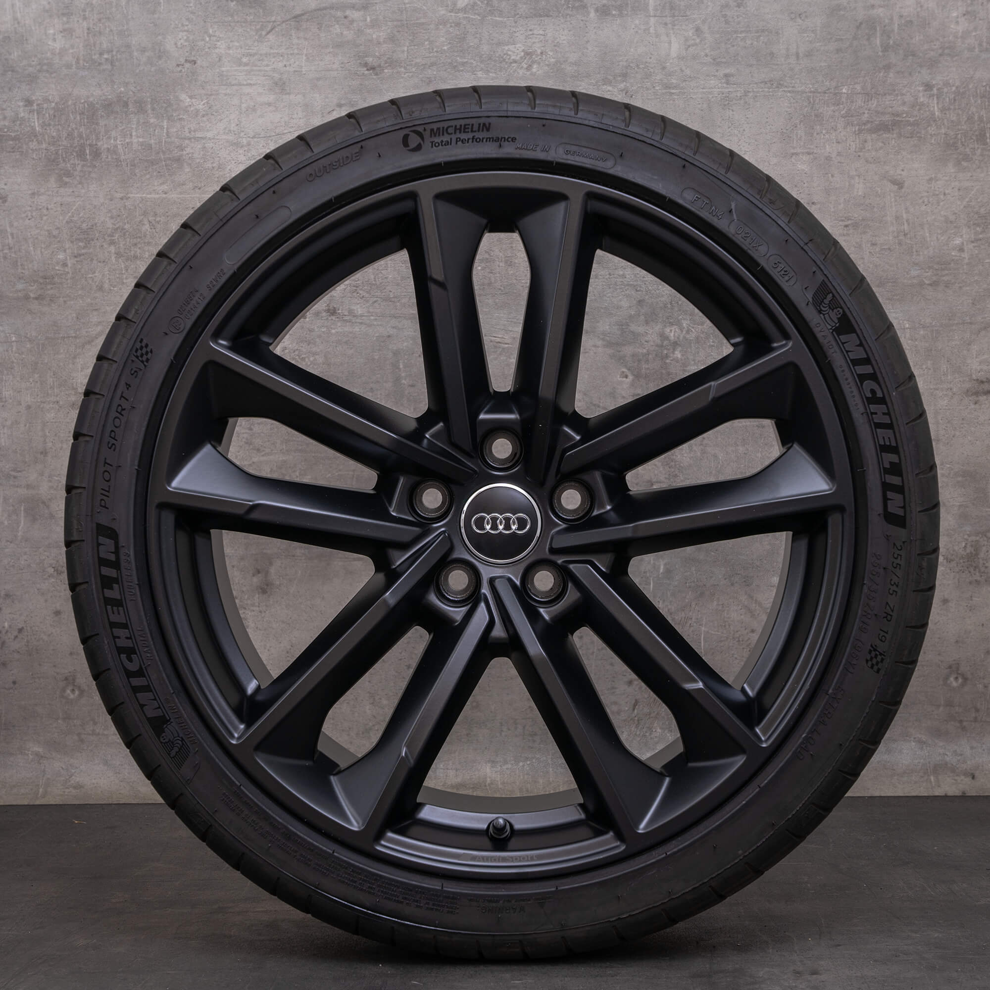 Originale Audi A5 S5 cerchi auto 19 pollici 8W B9 F5 estivi 8W0601025DC nero opaco