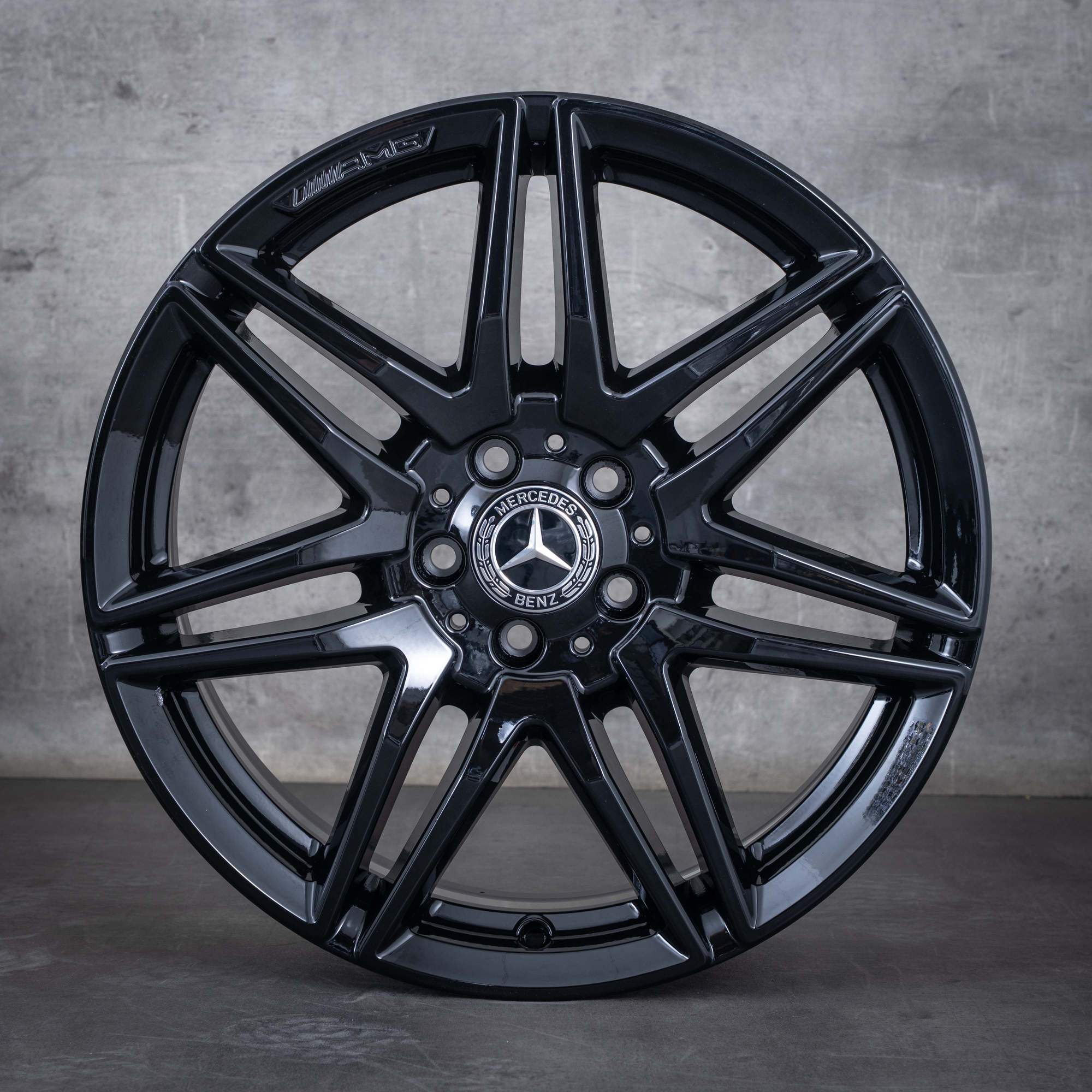 Alkuperäiset Mercedes Benz V-sarja AMG vanteet 19 tuuman W447 A4474015100 musta kiiltävä