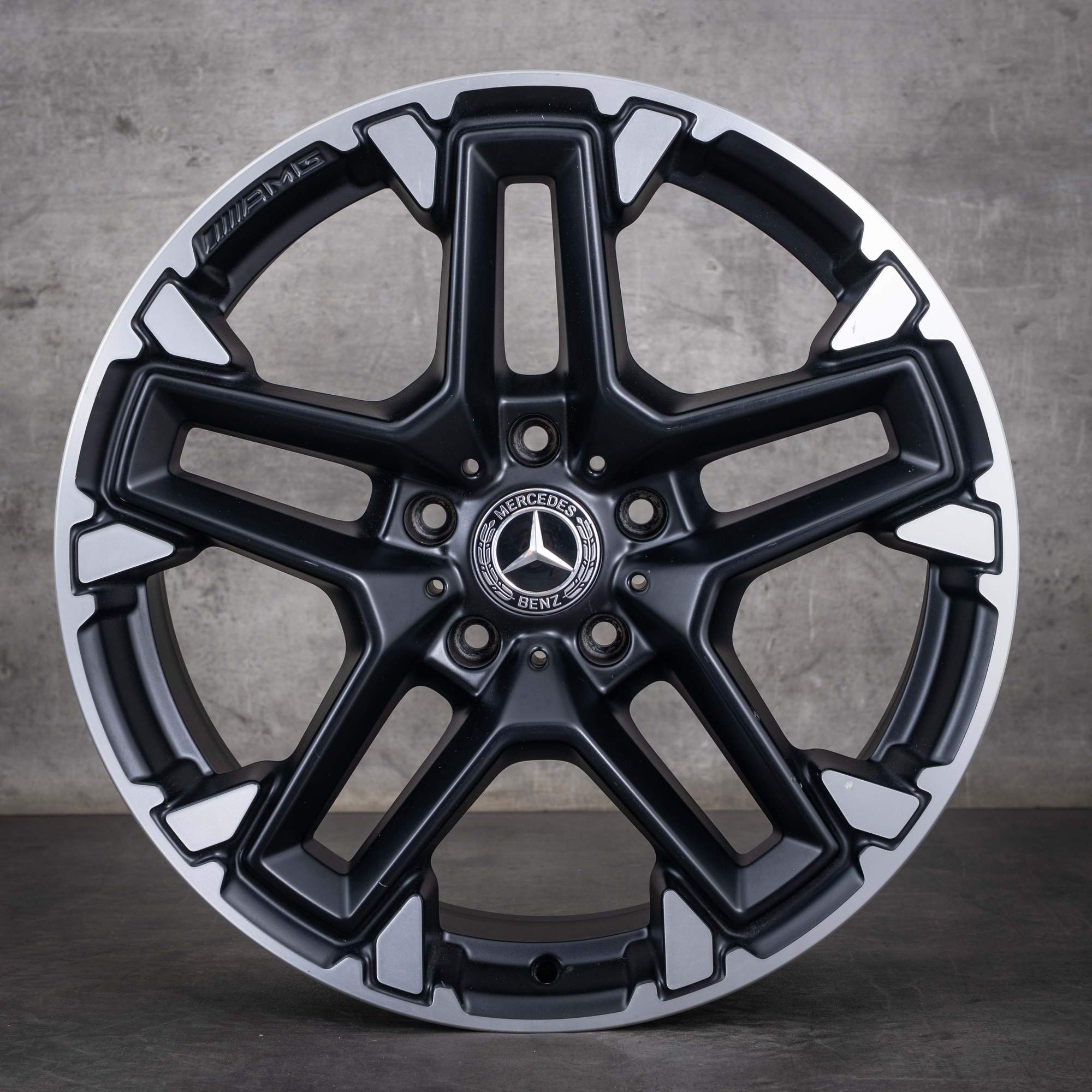 Original Mercedes Benz G-Klasse G63 AMG Felgen 20 Zoll W463 Sommerräder A4634013700 schwarz matt glanzgedreht