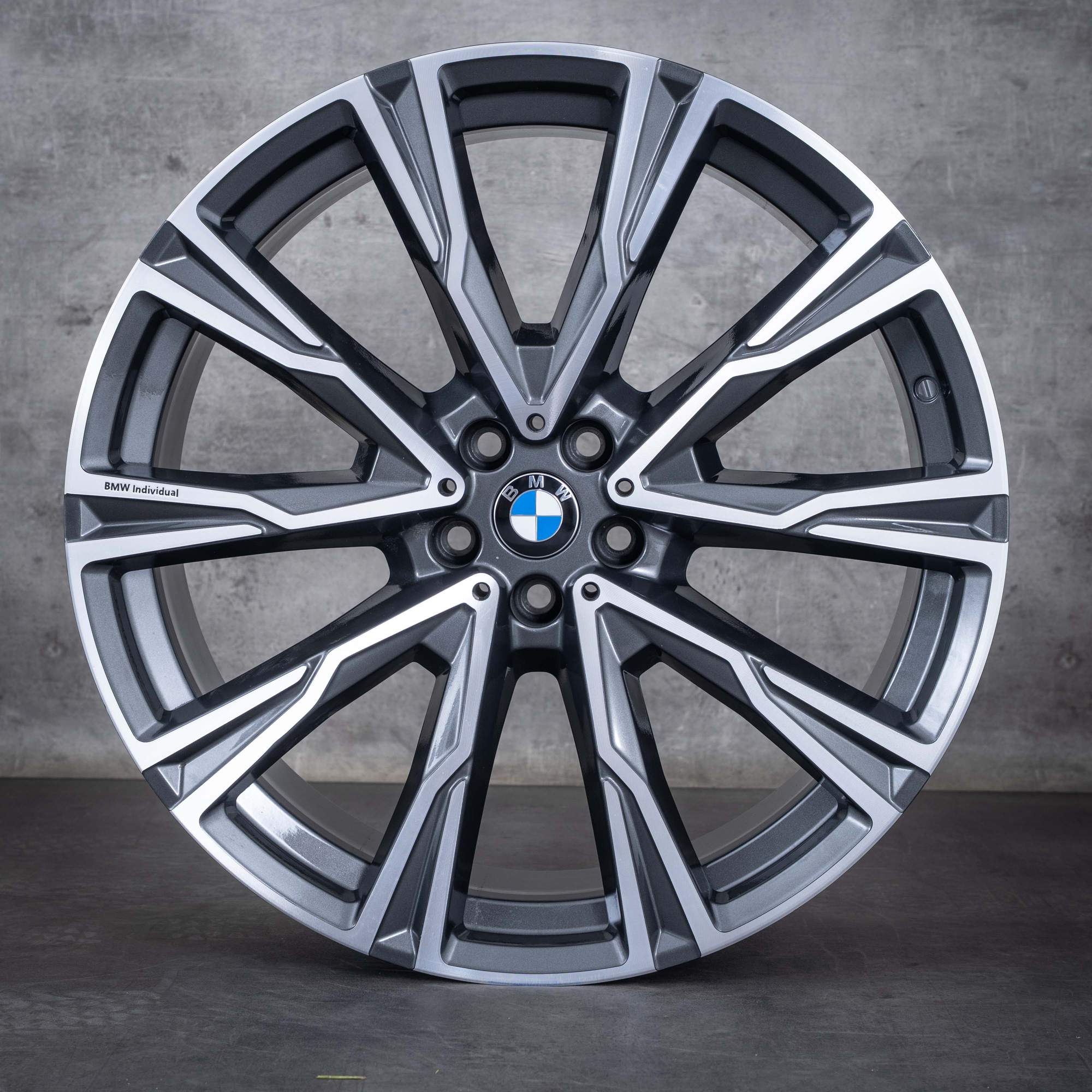 Oryginał BMW X7 felgi 22 cale G07 stylistyka 758 8074222 8090109 orbit szary polerowane toczone