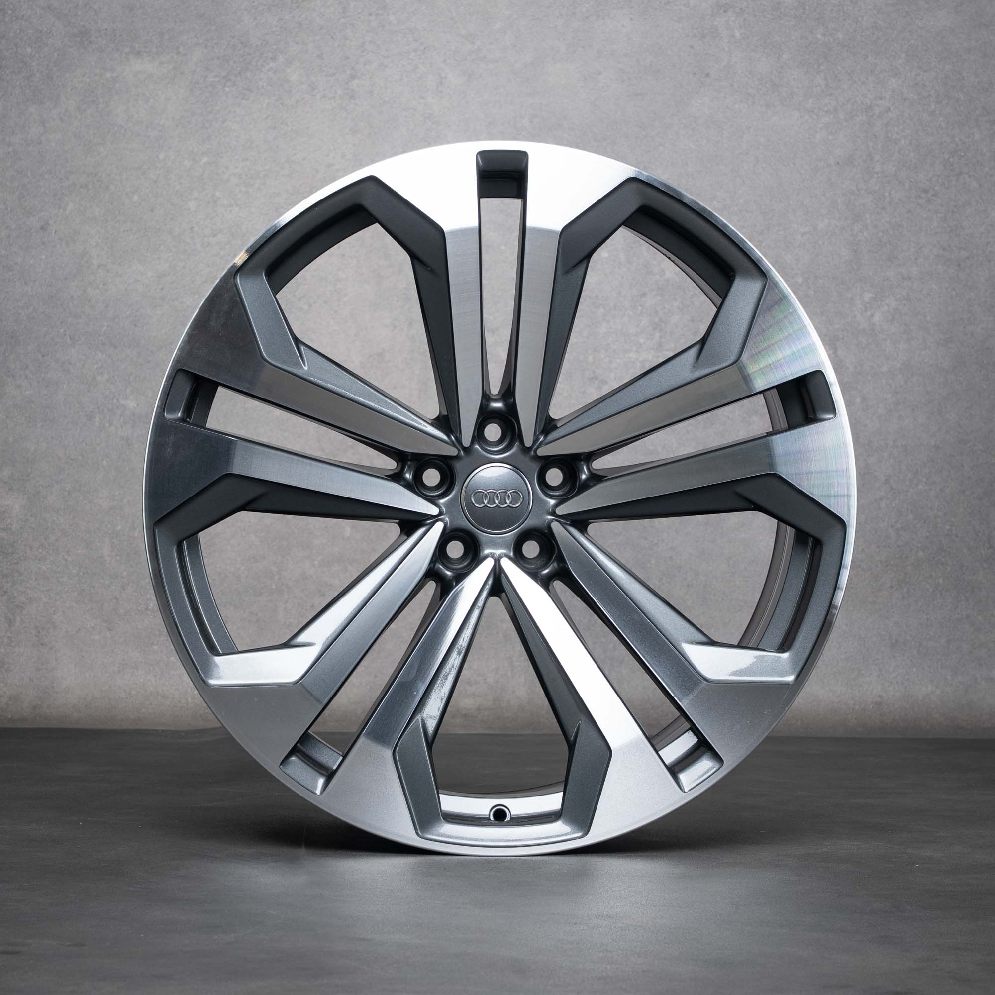 OEM Audi Q8 SQ8 rims 22 inch 4M8 summer wheels 4M8601025K titanium polisched