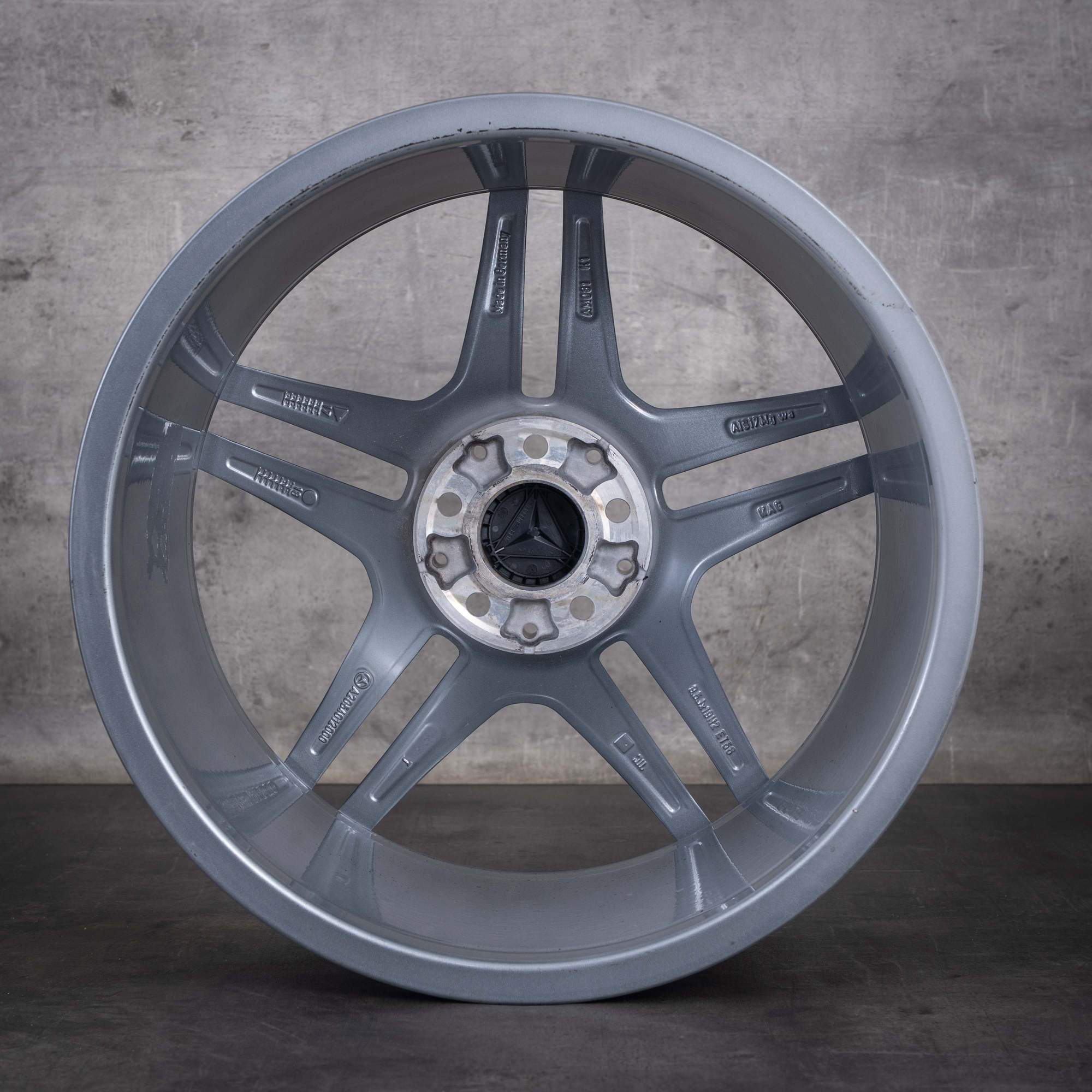Cerchio originale Mercedes-Benz AMG Classe C da 19 pollici W205 S205 A2054012000 colore Himalaya Grey finitura diamantata