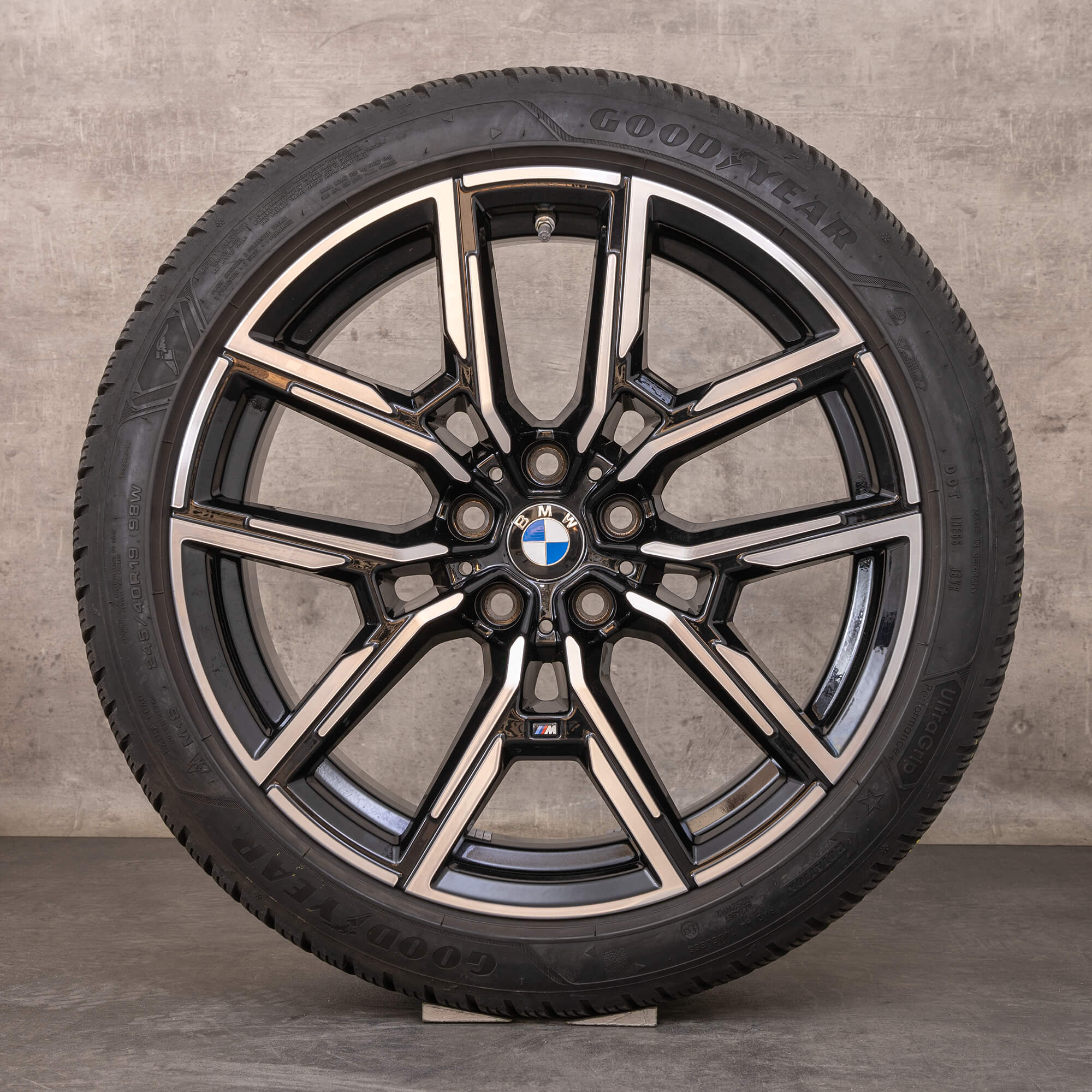 Originale BMW 4-serie i4 vinterdæk med fælge 19 tommer G26 Gran Coupe styling 859 M 8747304 8747305 jet black glossy turned