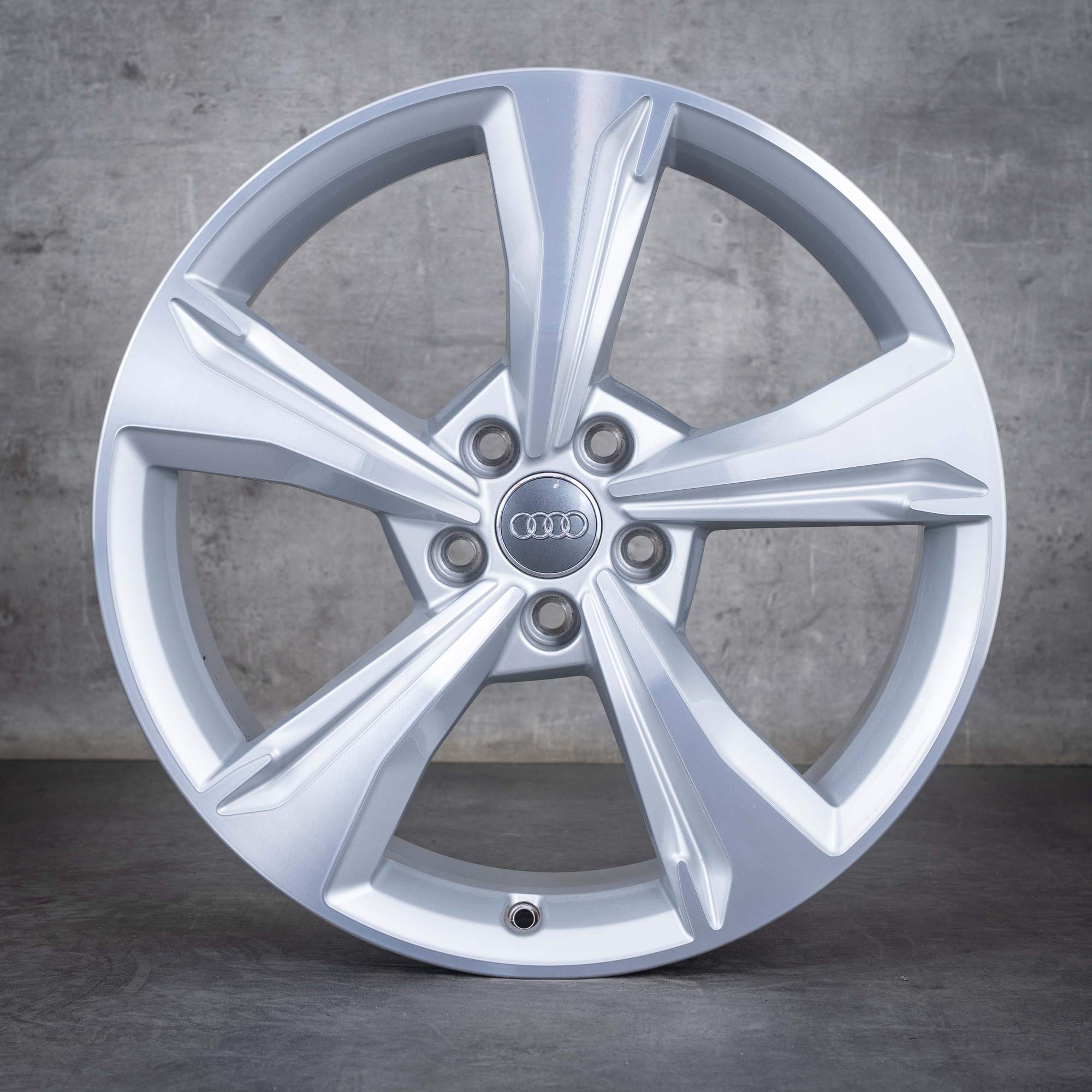 Originali Audi Q5 SQ5 con gomme invernali da 19 pollici cerchi FY 80A601025E argento lucidato frontalmente