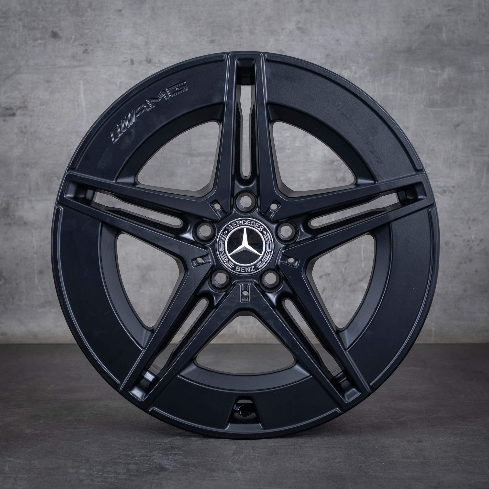 Alkuperäiset Mercedes Benz C-sarjan AMG-vanteet 18 tuumaa W206 S206 A2064011700 musta matta