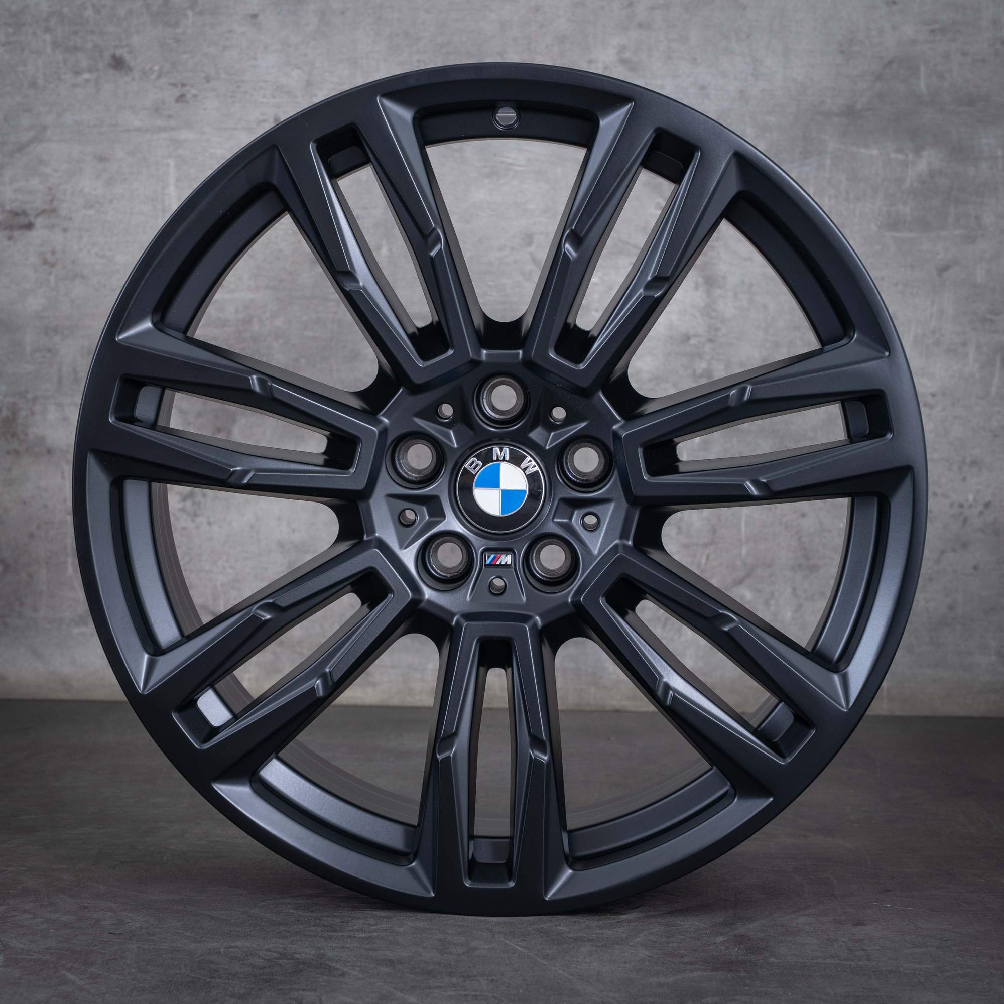 Oryginalne felgi BMW serii 5 i5 19 cali G60 G61 Styling 935 M 5A324E0 czarny mat