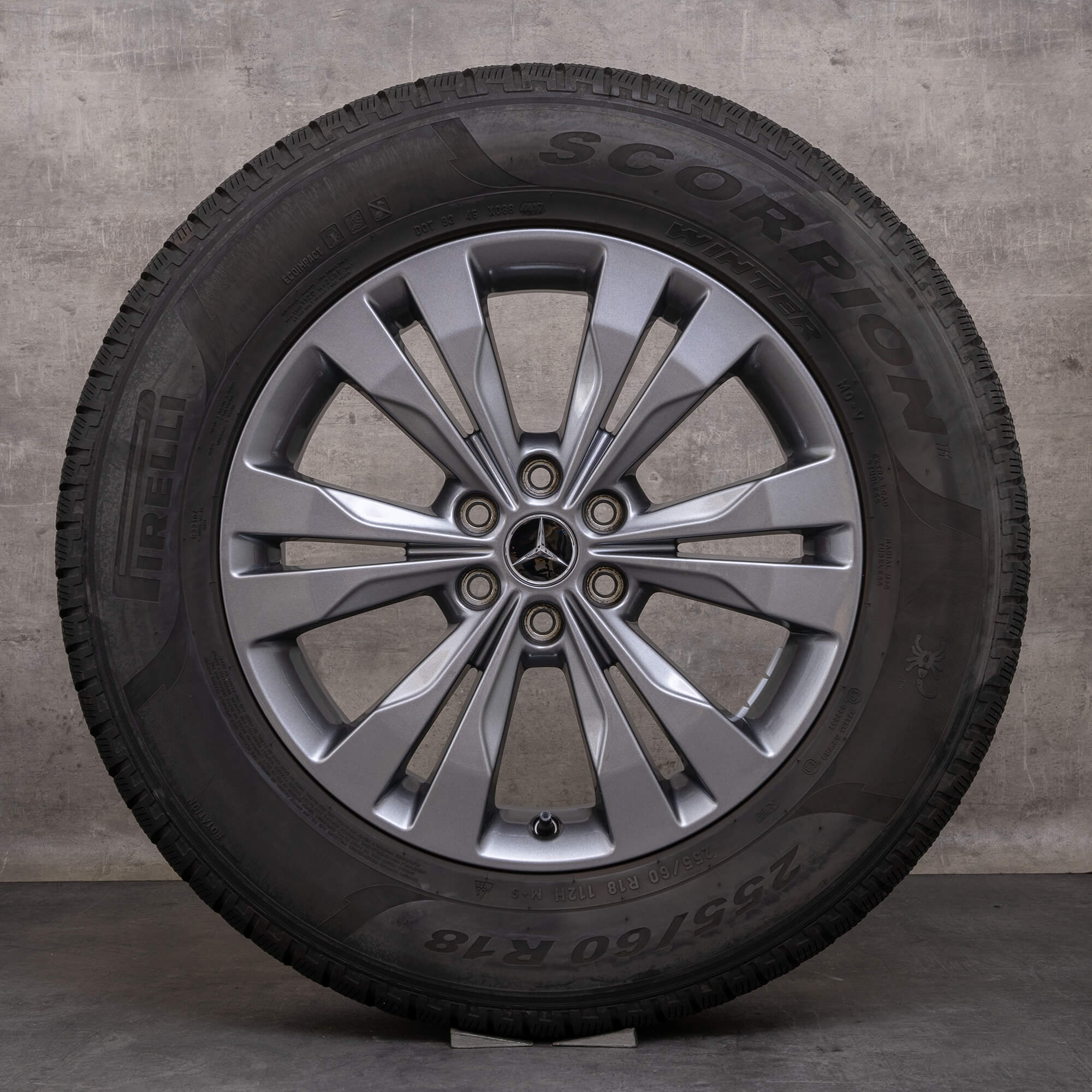 Originalní zimní pneu s disky Mercedes Benz Třída X 18 palcové ráfky W470 N83801 šedá