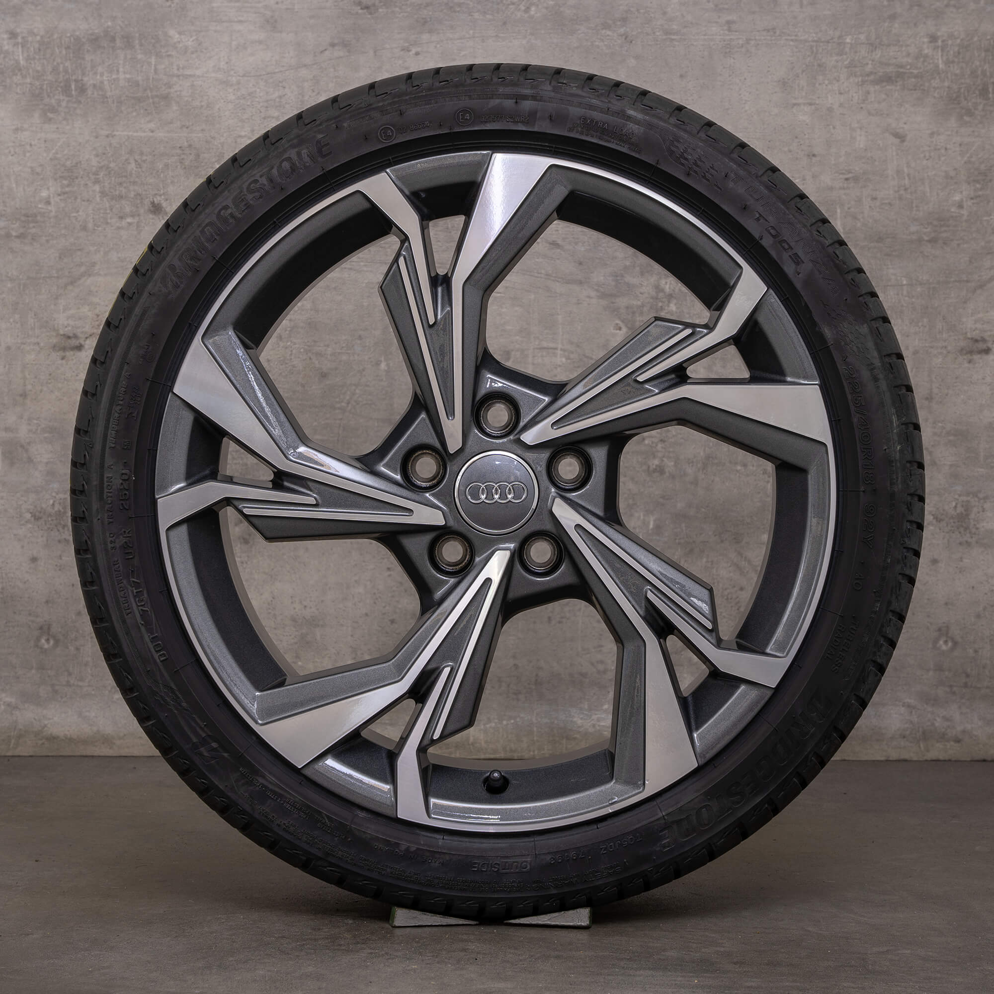 Genuine Audi A3 S3 cerchi 18 pollici 8Y ruote estive 8Y0601025H antracite lucido NUOVO