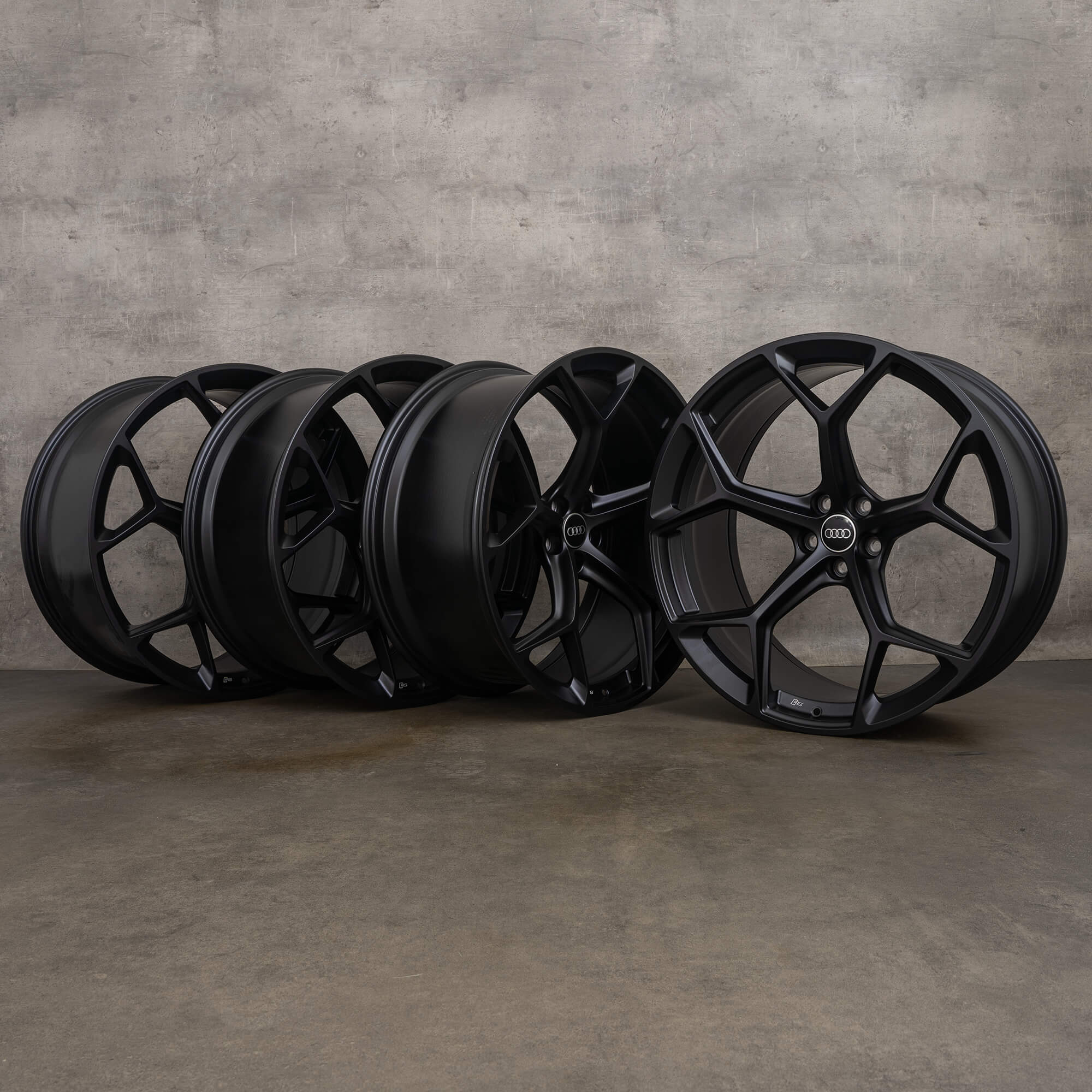 Original Audi RS Q8 4M8 23 Zoll Felgen 4M8601025CM schwarz matt Alufelgen NEU