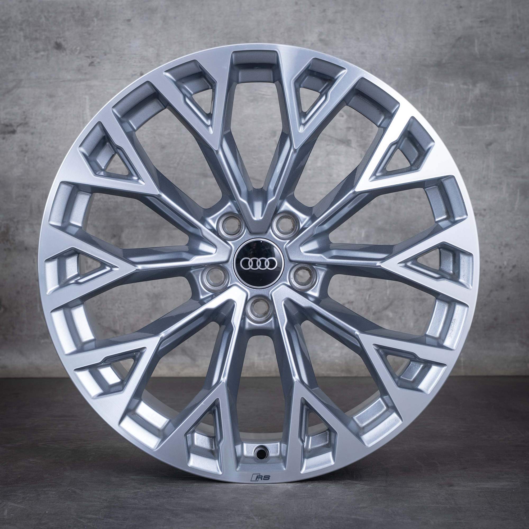 Alkuperäiset Audi RS3 vanteet 19 tuuman 8Y RS kesäpyörät 8Y0601025BM 8Y0601025BN titaani kiillotettu