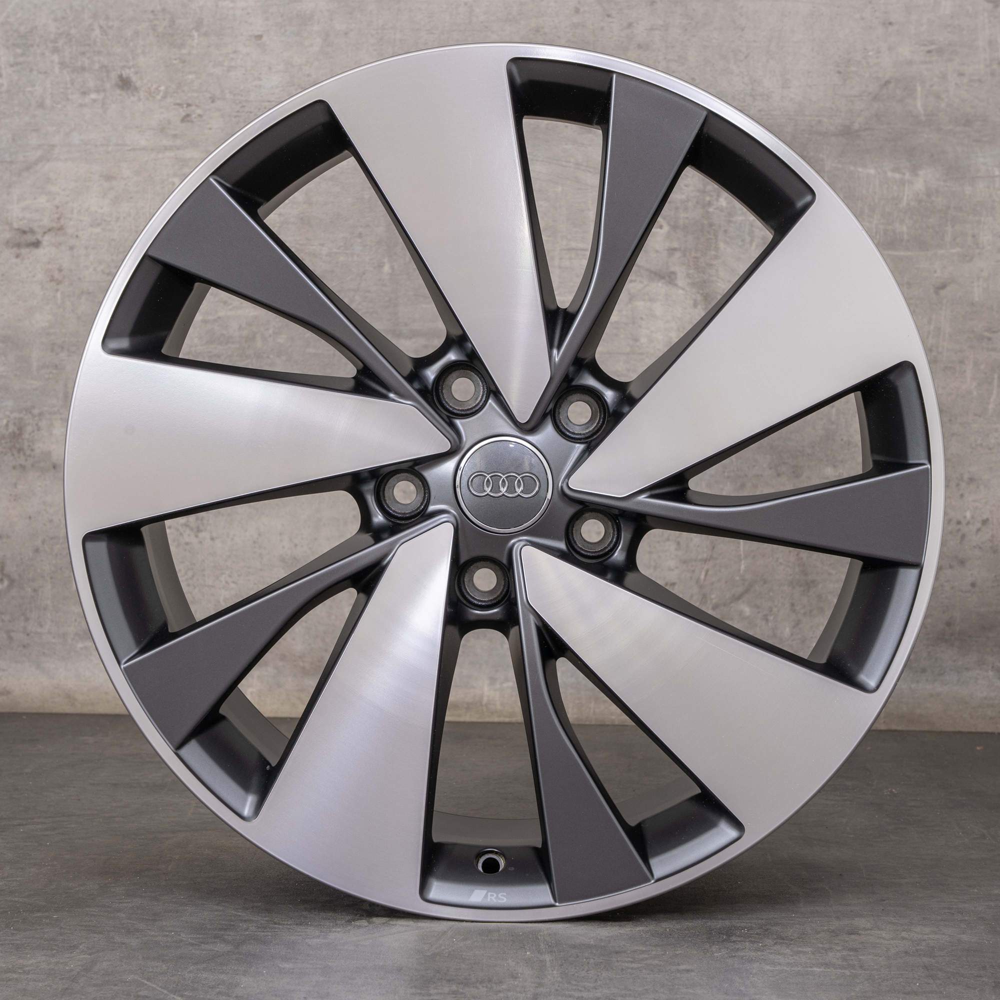 Oryginalne felgi Audi A6 S6 e-tron 20 cali GH 85E601025BB 85E601025BC tytan mat Polerowane