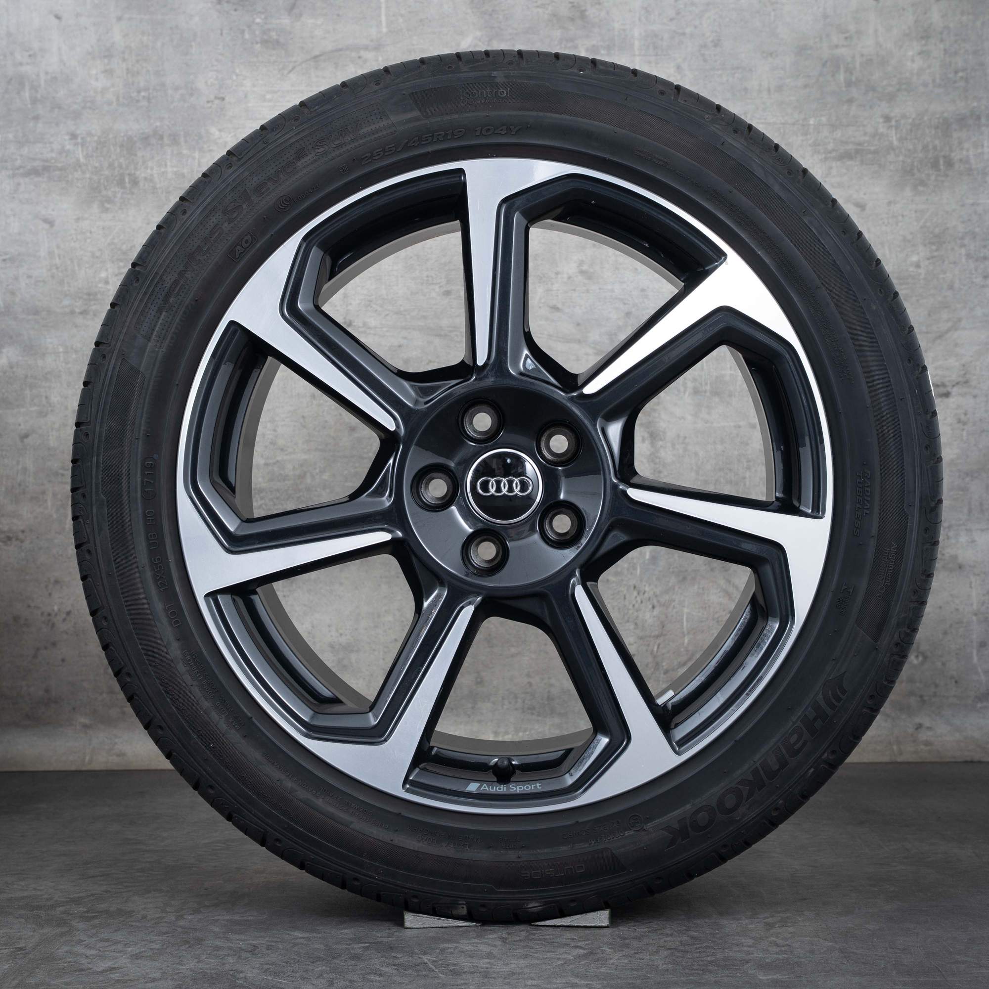 Alkuperäiset Audi Q3 vanteet 19 tuuman F3 kesäpyörät Rotor 83A601025D graniitti kiillotettu