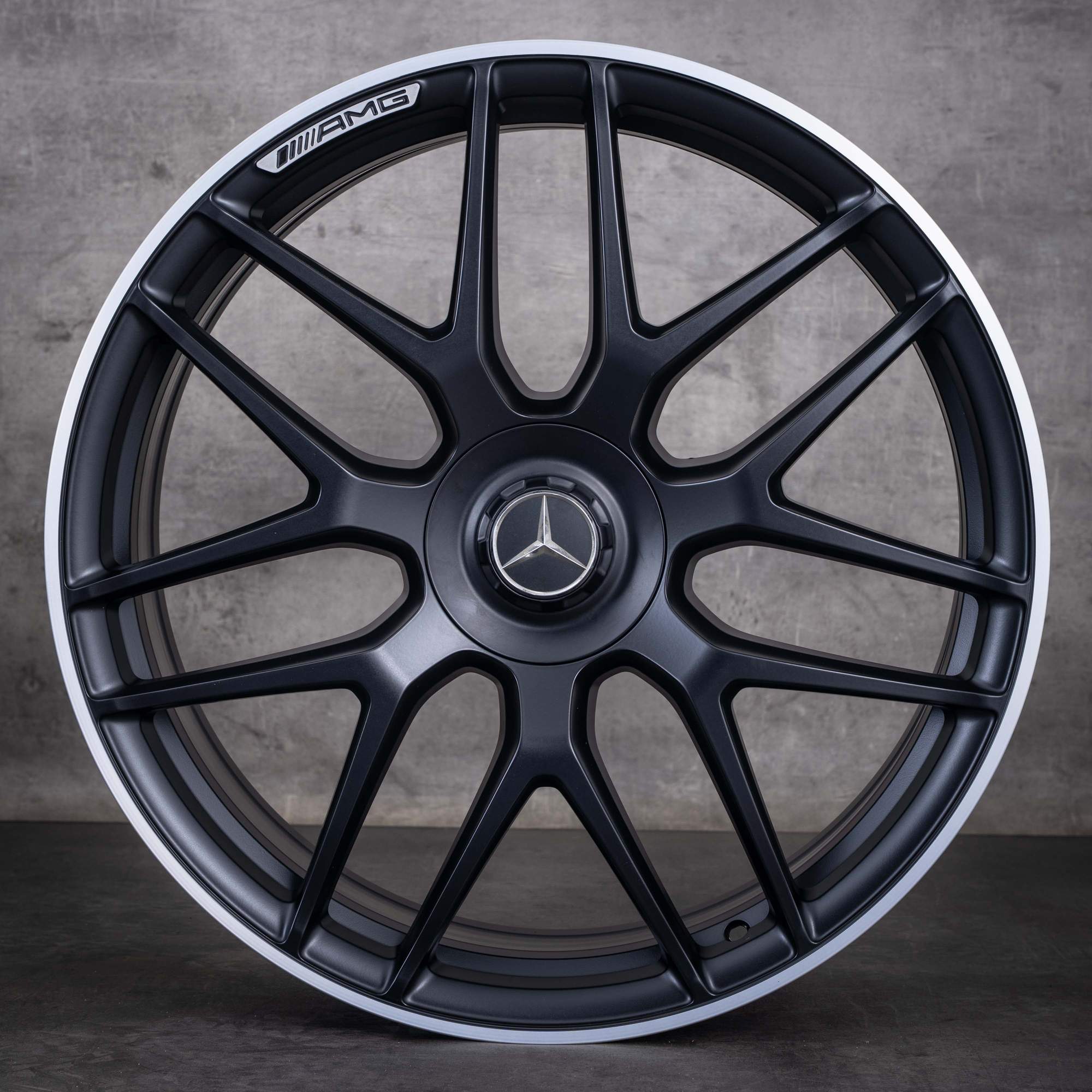 Original Mercedes AMG GLE 53-fälgar 22 tum W167 A1674015601 A1674015701 korsspaksdesign matt svart frontpolerad NY