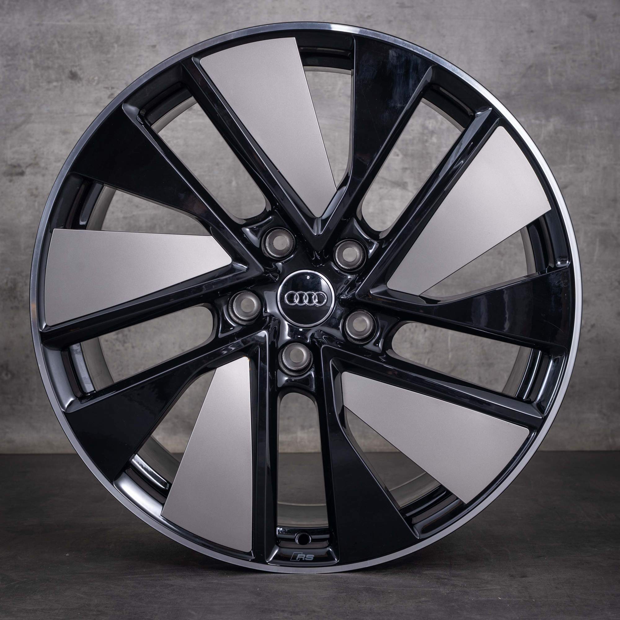Original Audi e-tron GT RS Winterräder 21 Zoll FW Felgen 4J3601025J 4J3601025K schwarz glanzgedreht  NEU