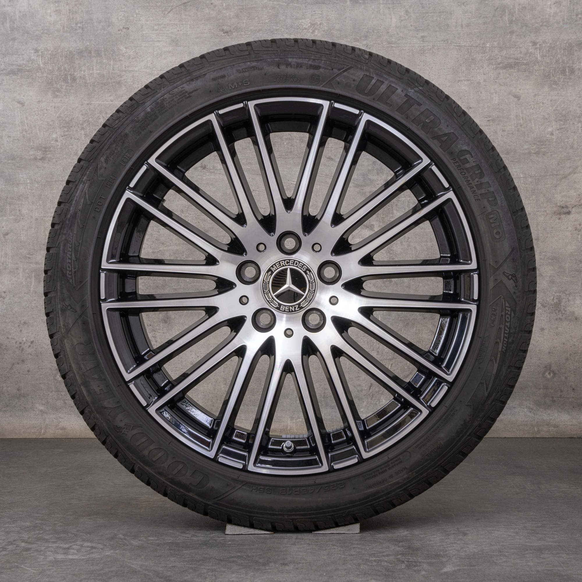 Originale Mercedes Benz C-Klasse vinterdæk 18 tommer W206 S206 fælge A2064014900 sort poleret