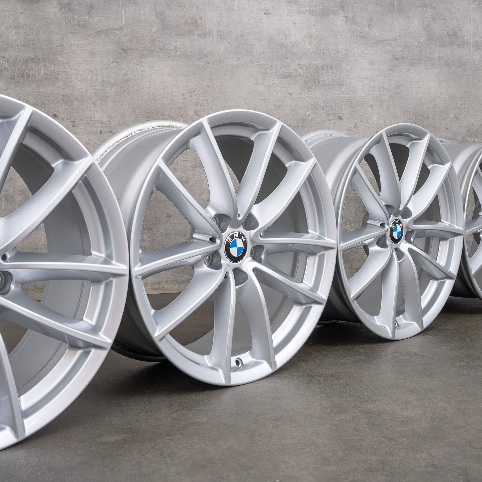 OEM BMW X5 X6 Rims 18 inch G05 G06 Styling 618 V-spoke 6880684 silver NEW