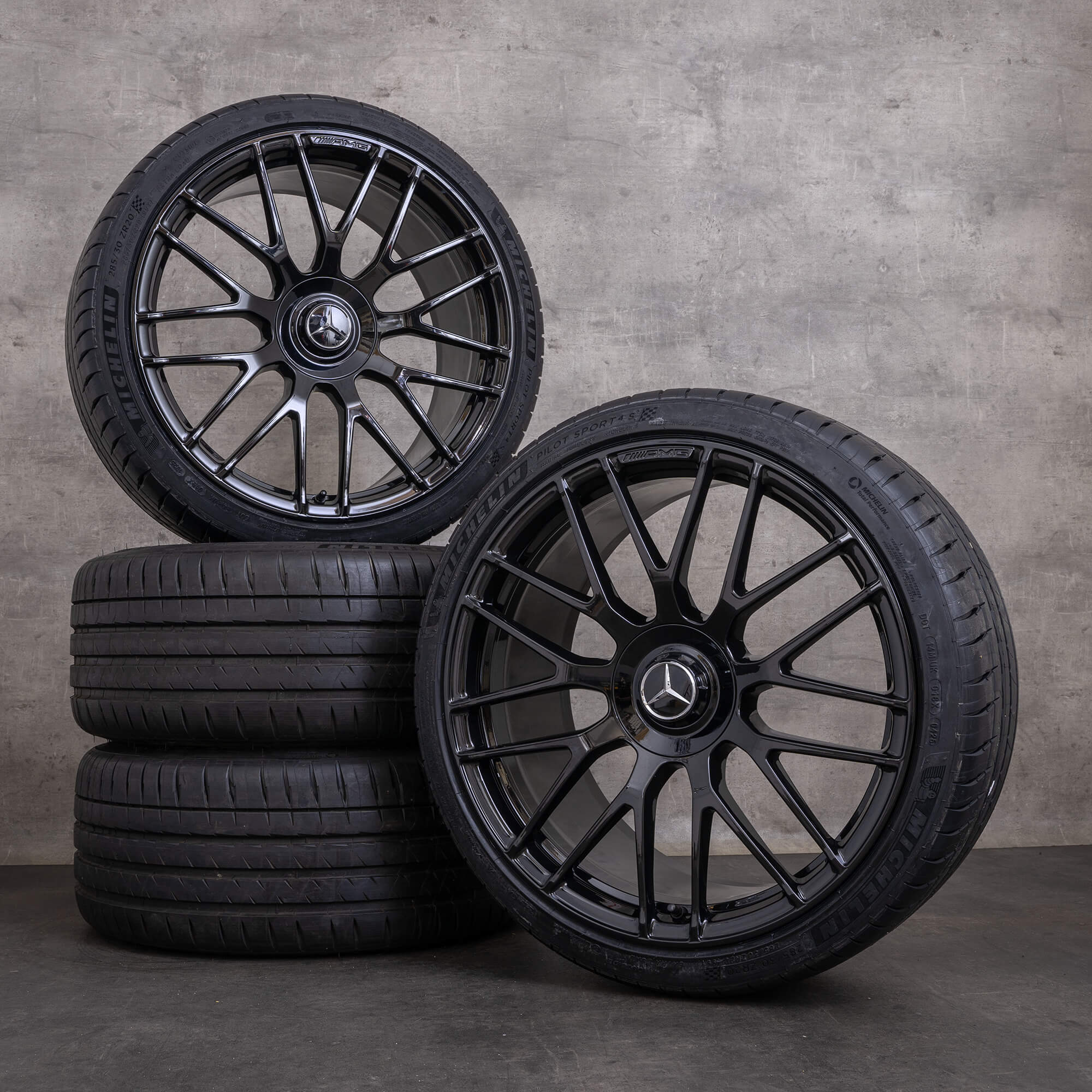 Original Mercedes Benz C-klass C63 & S AMG vinterhjul 19 20 tum C205 A205 fälgar / fälg A2054015900 A2054016100 svart blank