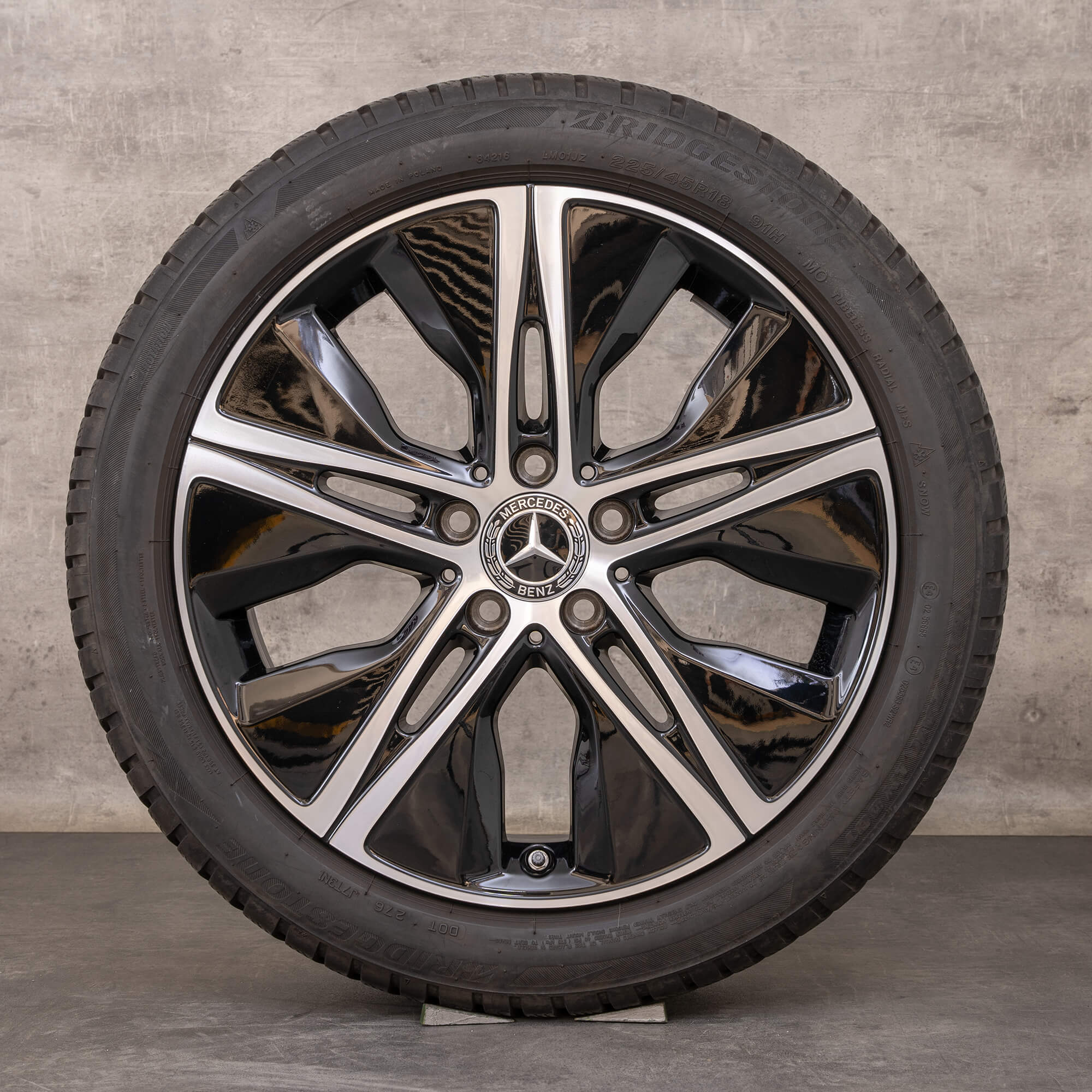Alkuperäiset Mercedes Benz A B-sarja CLA talvirenkaat 18 tuuman W177 V177 W247 C118 X118 vanteet A1774010500 musta kiillotettu